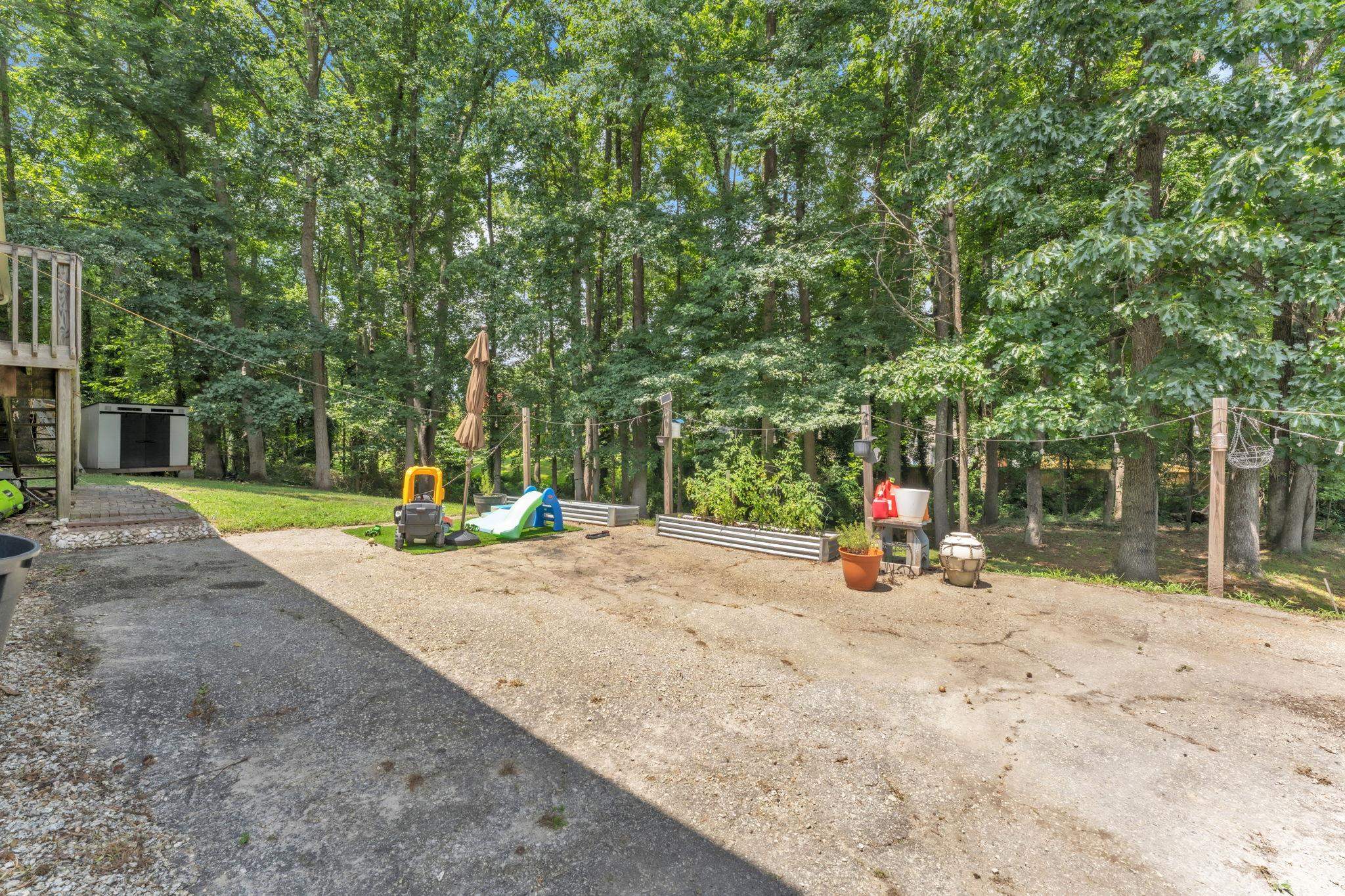 204 Collinwood Lane Property Photo 12