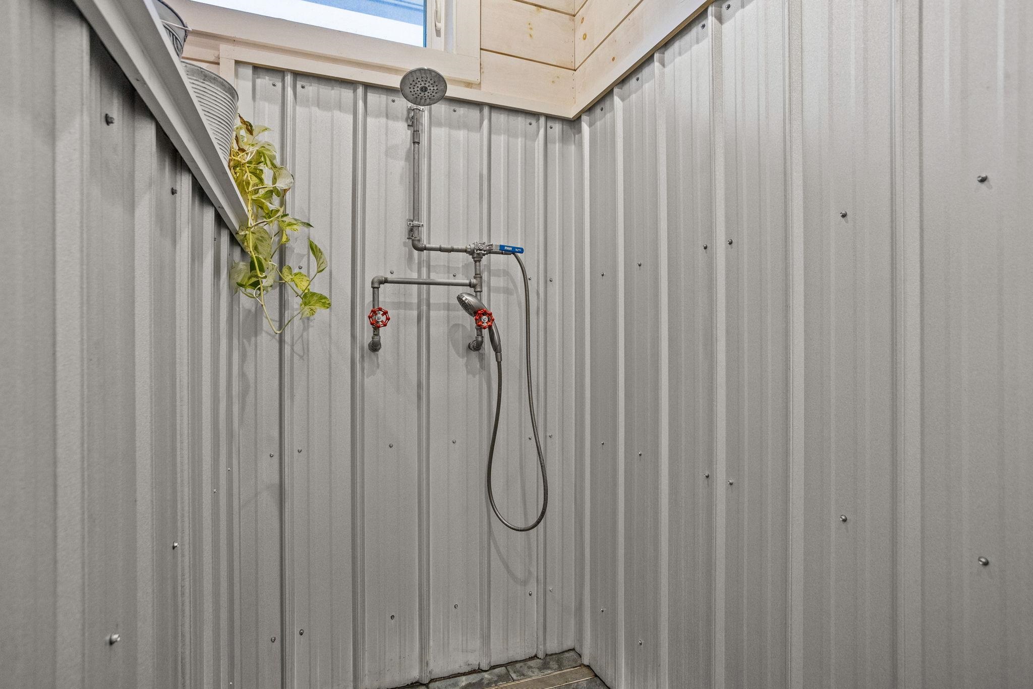770 Dickson Road Property Photo 14