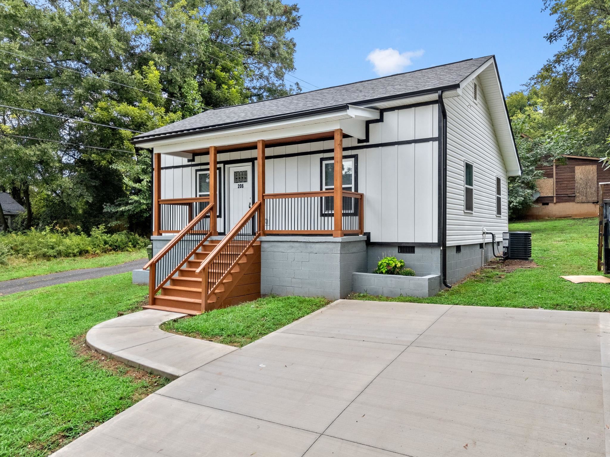 206 Claremont Street Property Photo 3