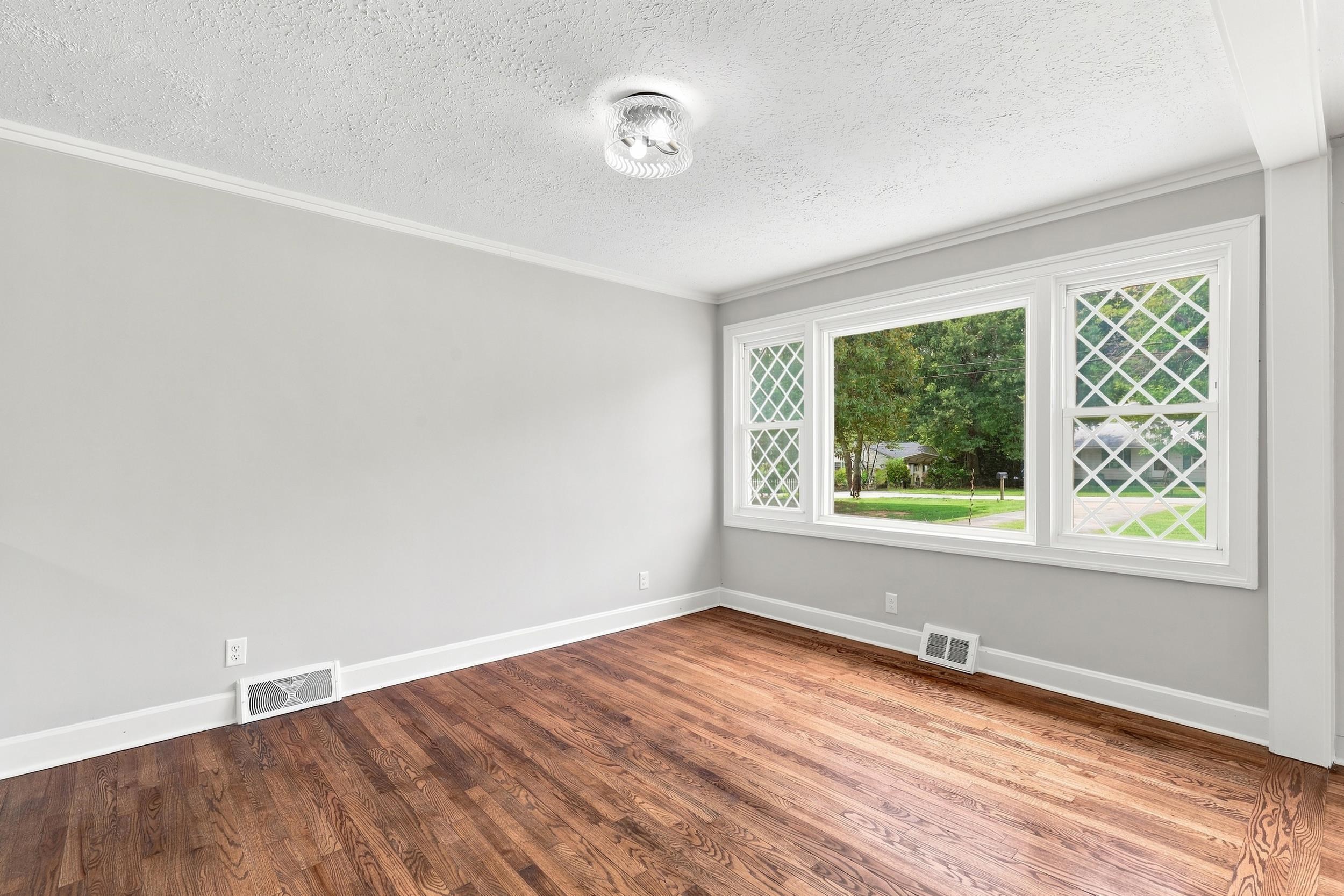 215 Elaine Avenue Property Photo 7