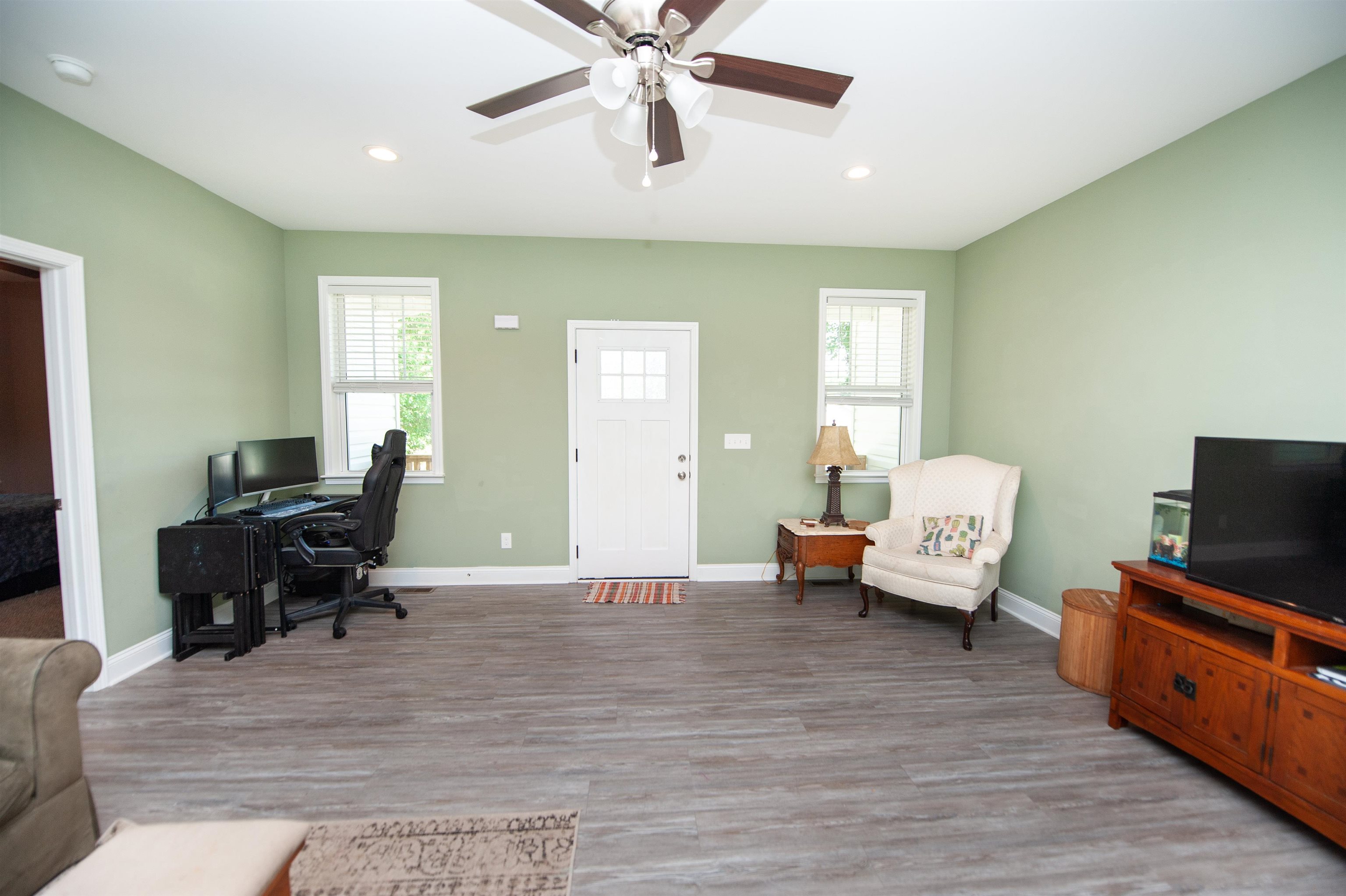 303 Saluda Street Property Photo 5