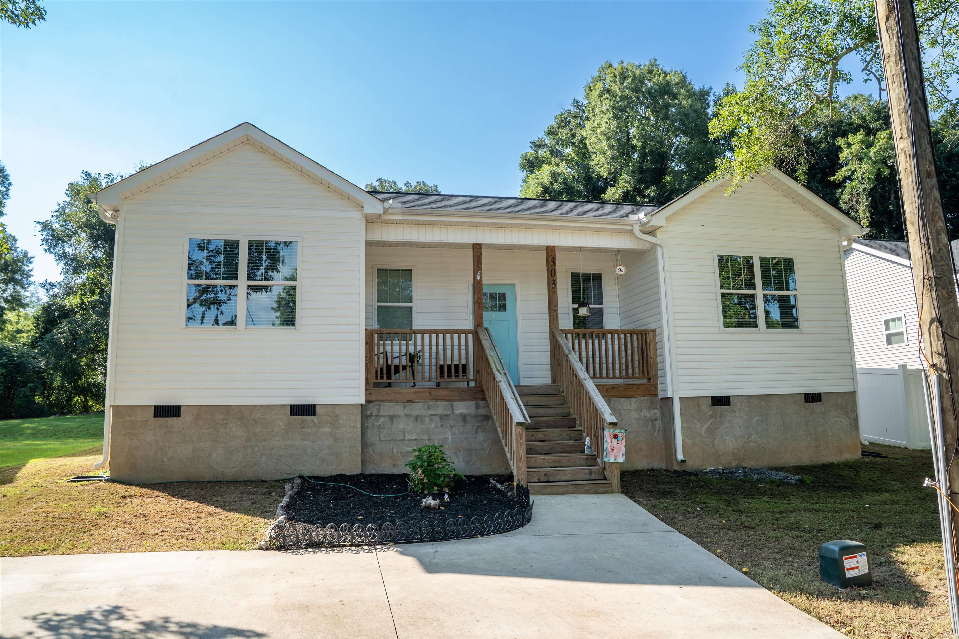303 Saluda Street Property Photo 40