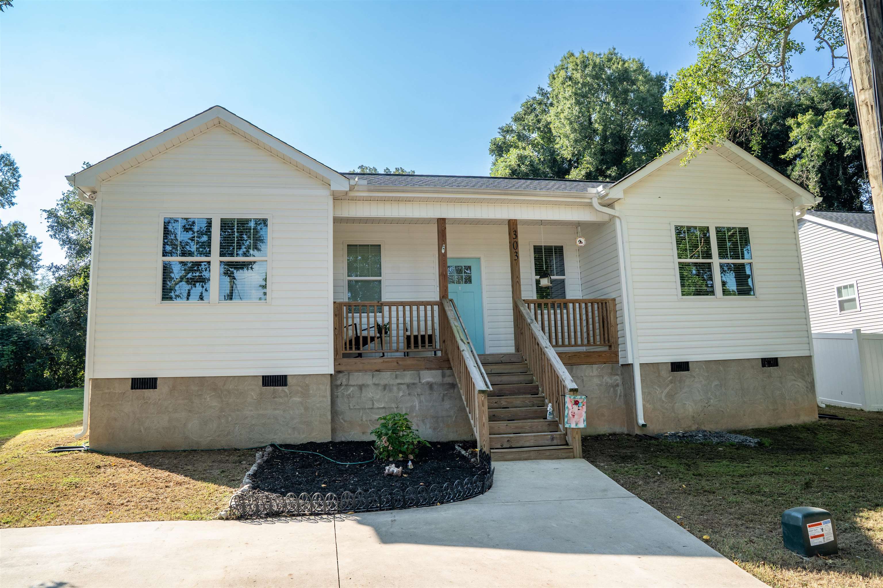 303 Saluda Street Property Photo 41