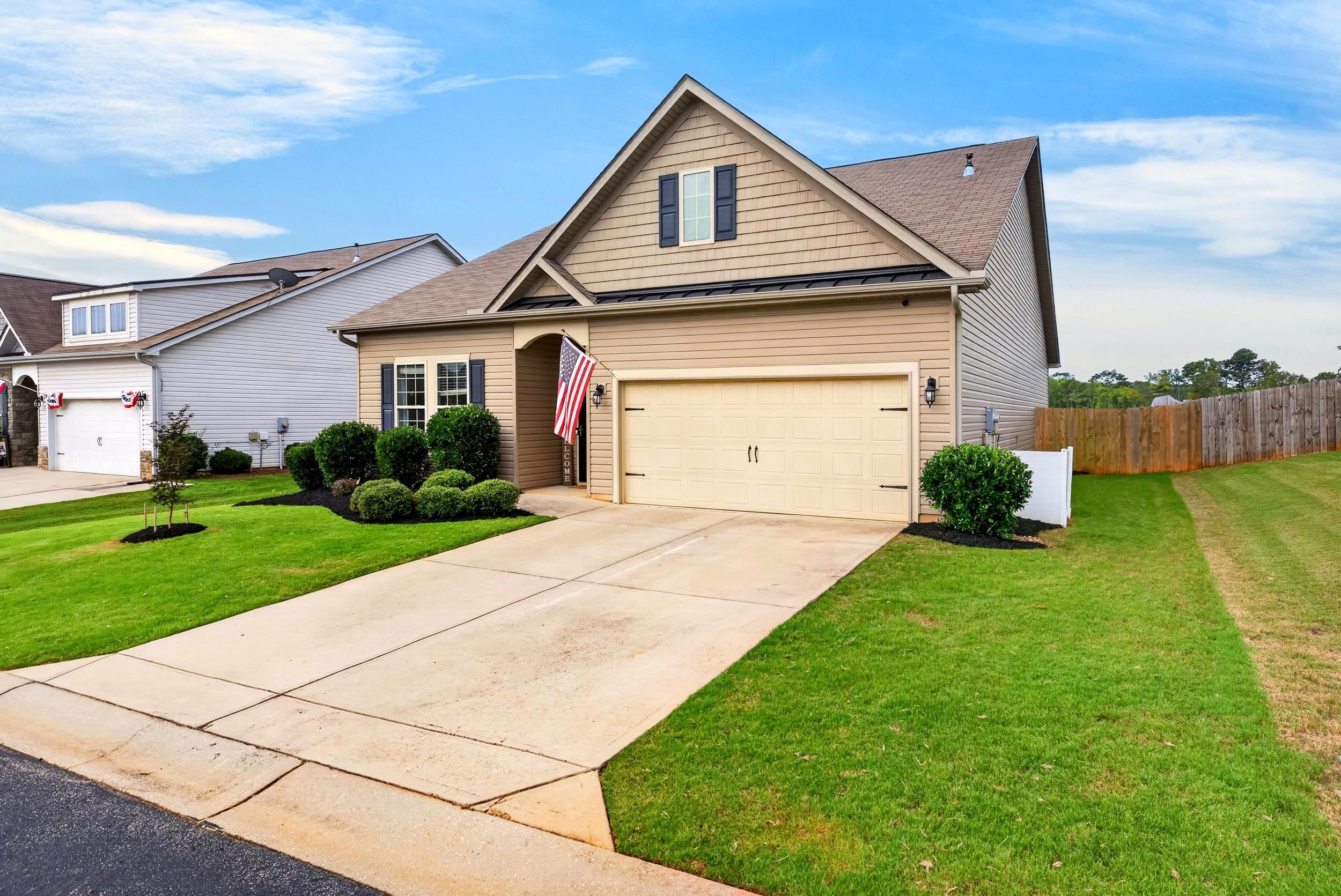 380 Meadowpark Lane Property Photo 4