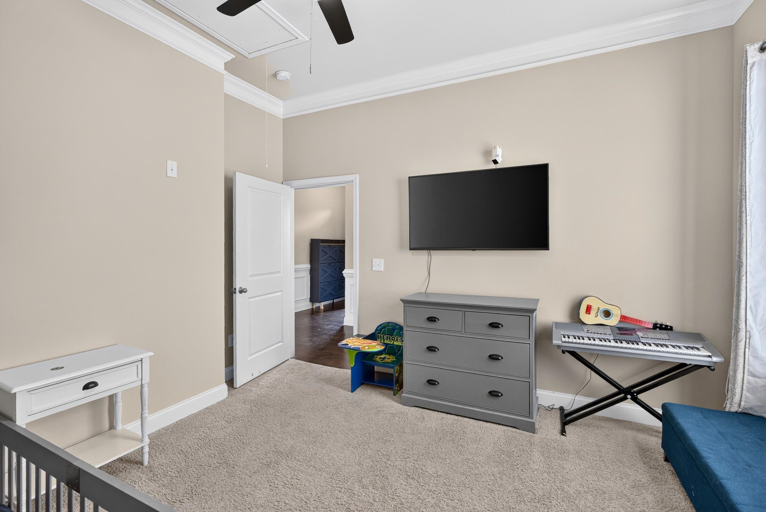 380 Meadowpark Lane Property Photo 12
