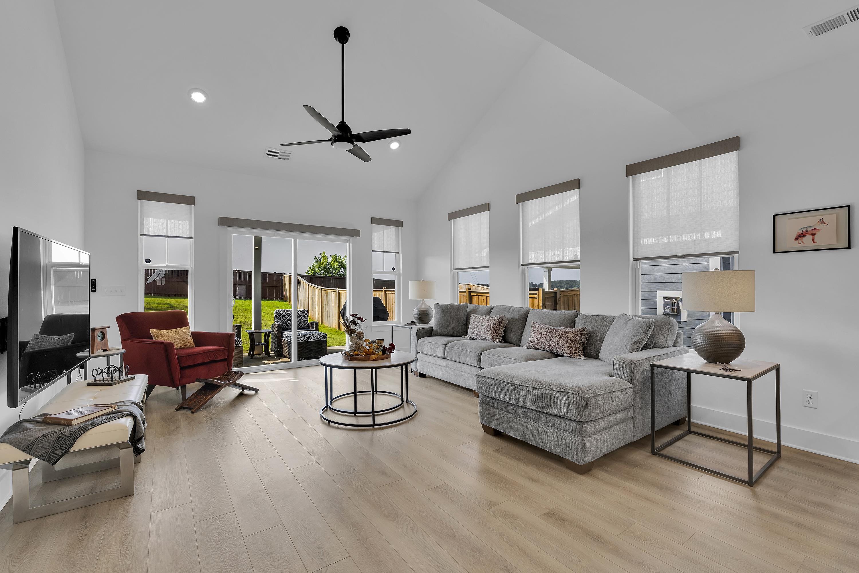 916 Diane Lane Property Photo 4
