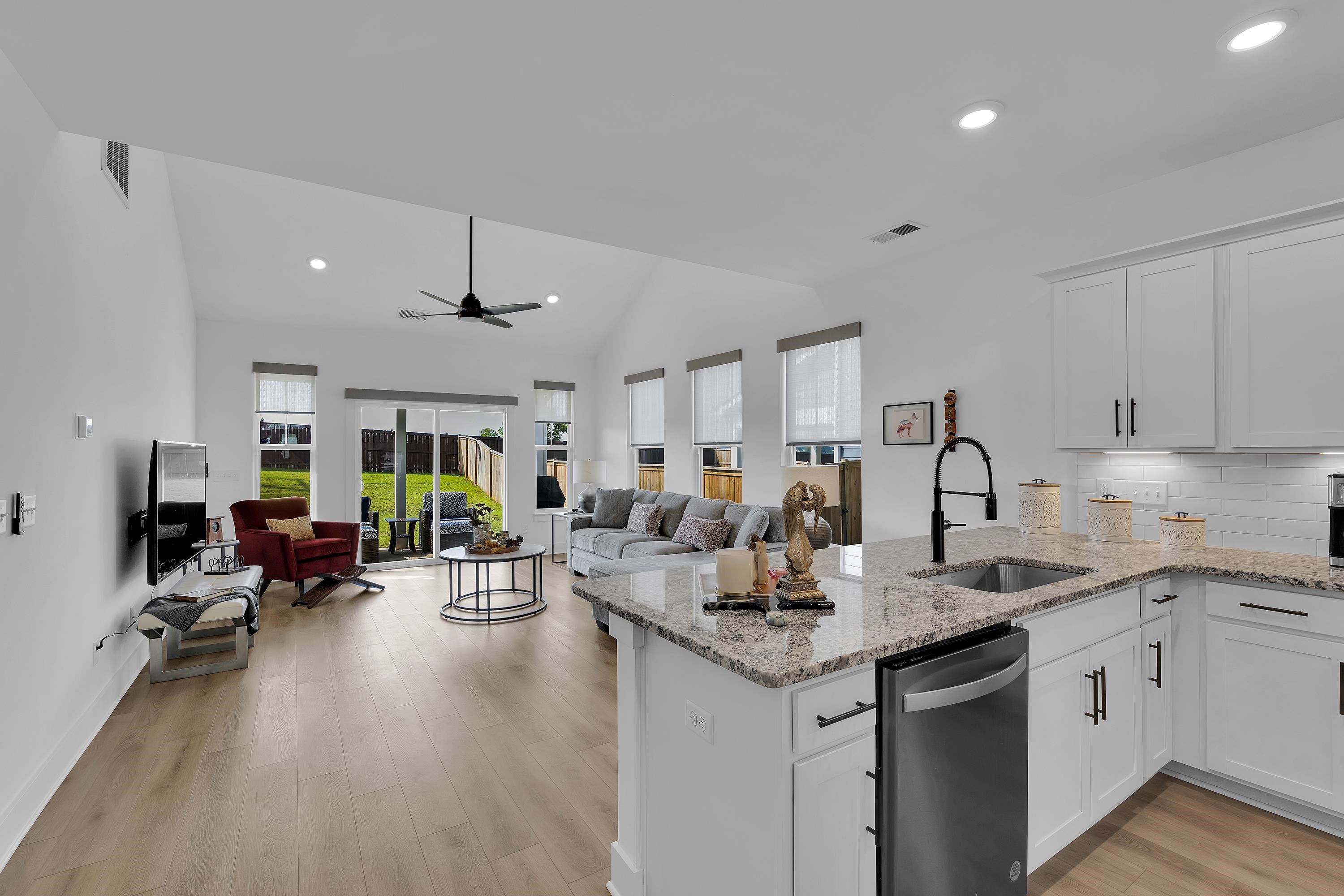 916 Diane Lane Property Photo 10