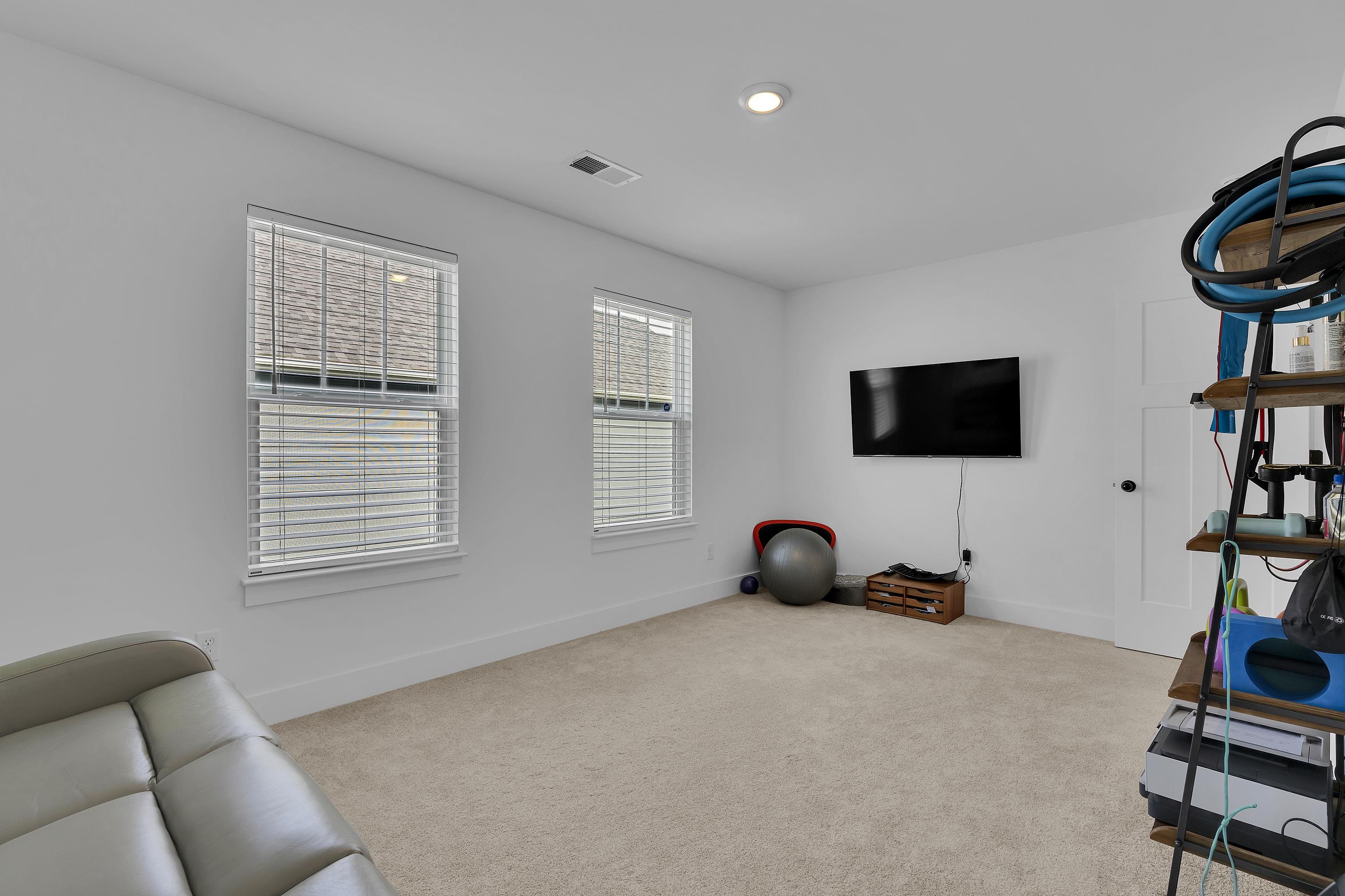 916 Diane Lane Property Photo 23