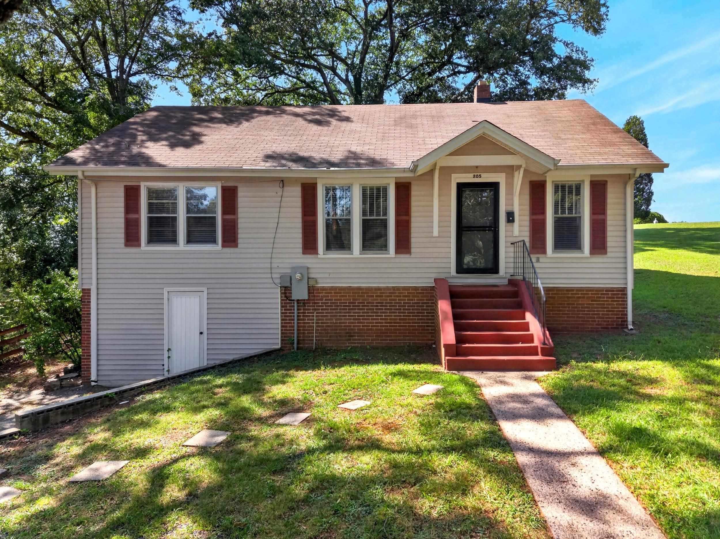 205 Lansdell Drive Property Photo 1