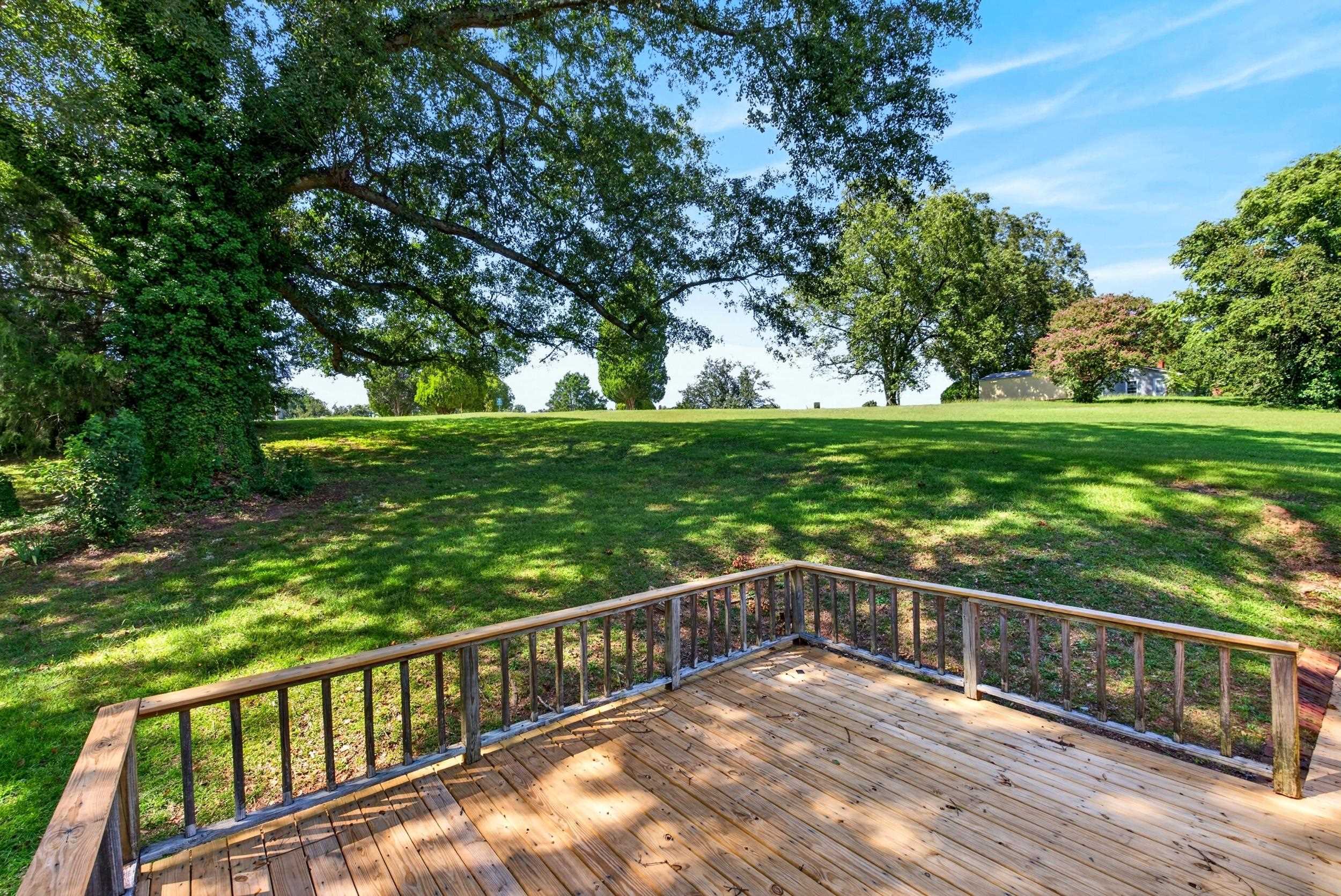 205 Lansdell Drive Property Photo 3