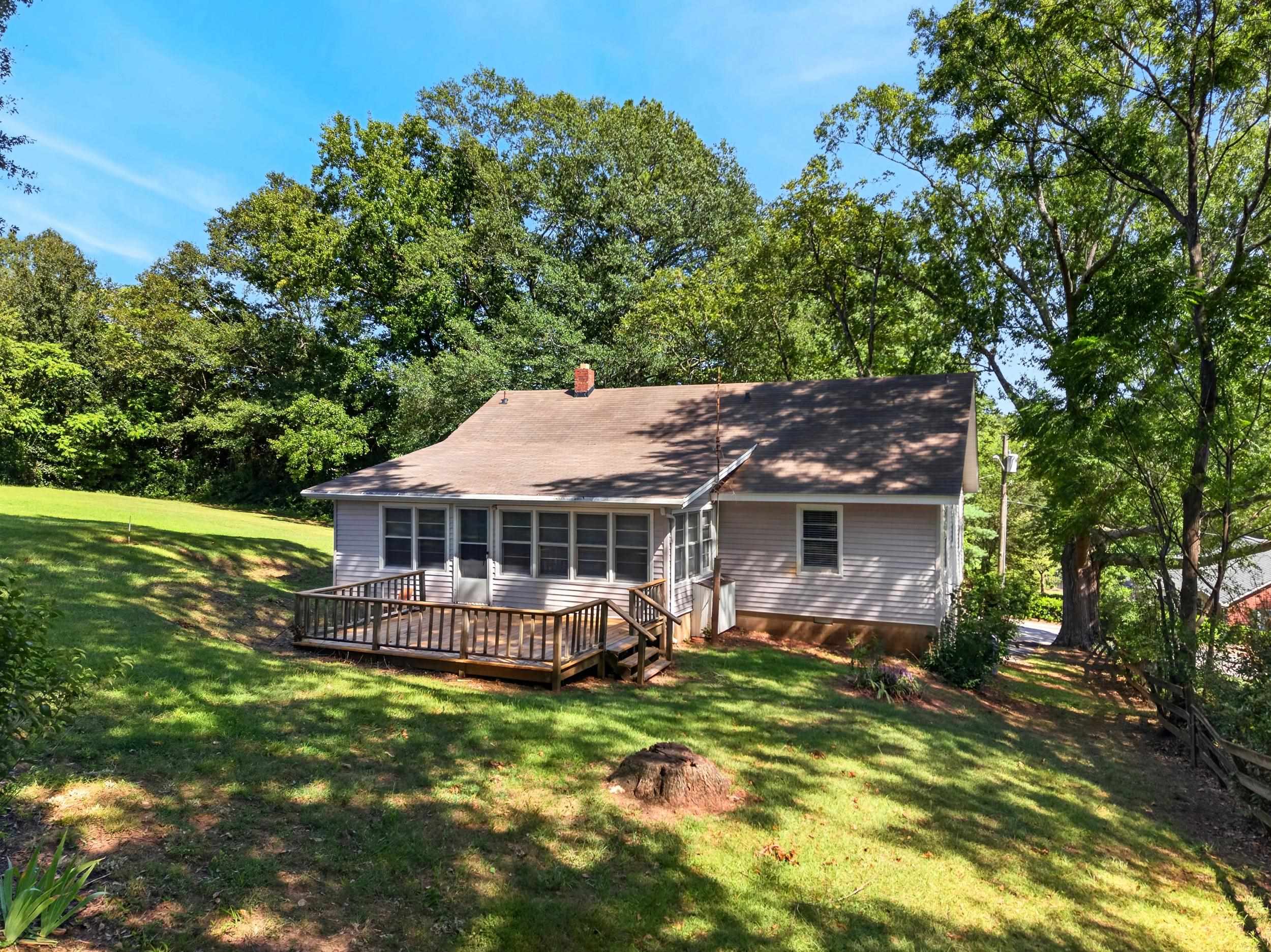 205 Lansdell Drive Property Photo 23