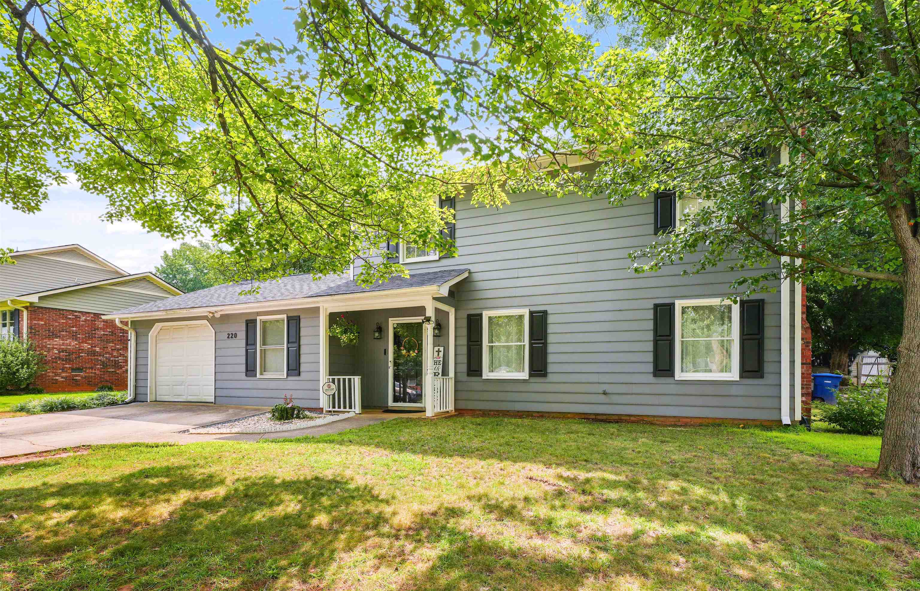 220 Heather Drive Property Photo 2