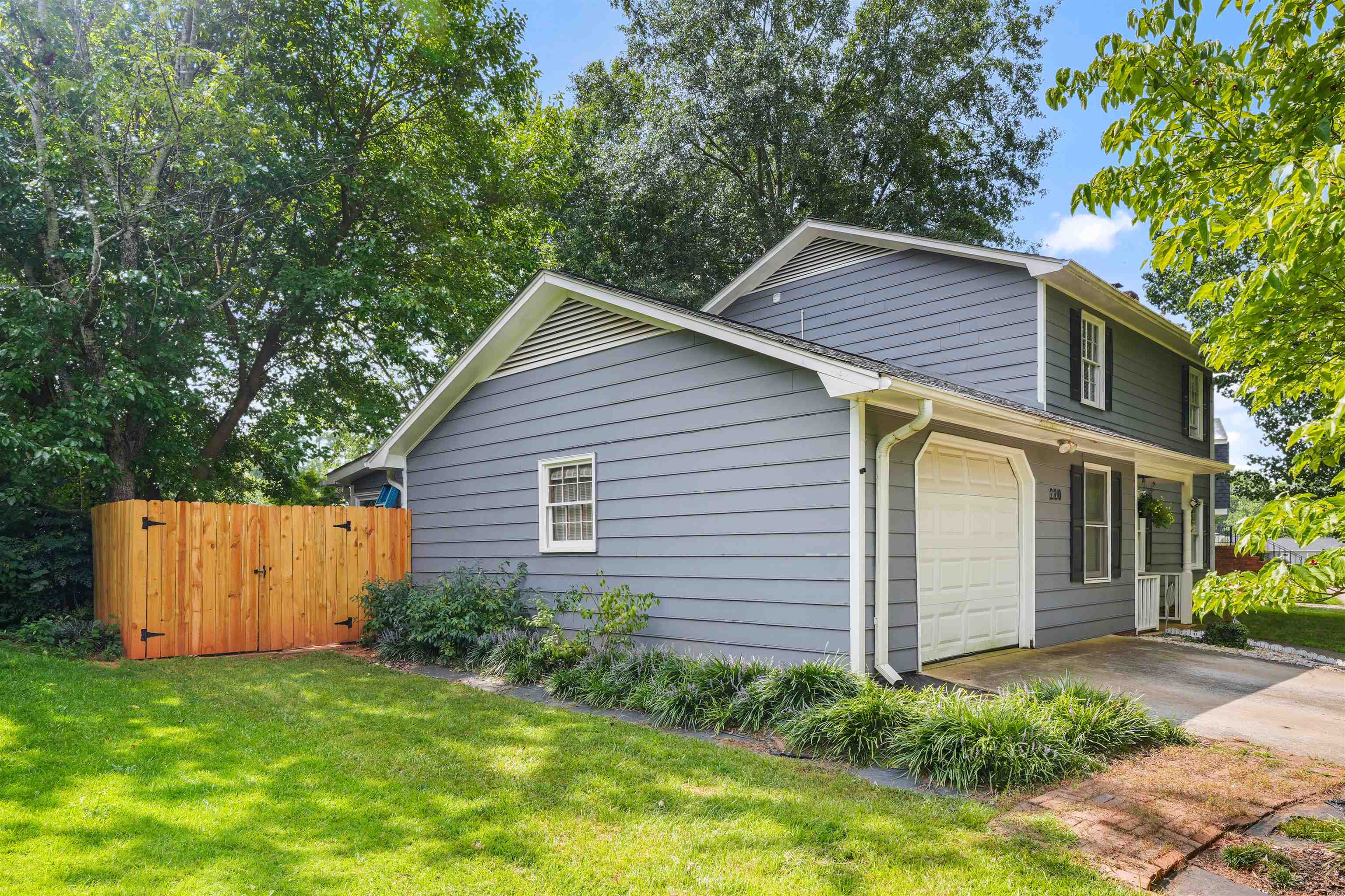 220 Heather Drive Property Photo 3