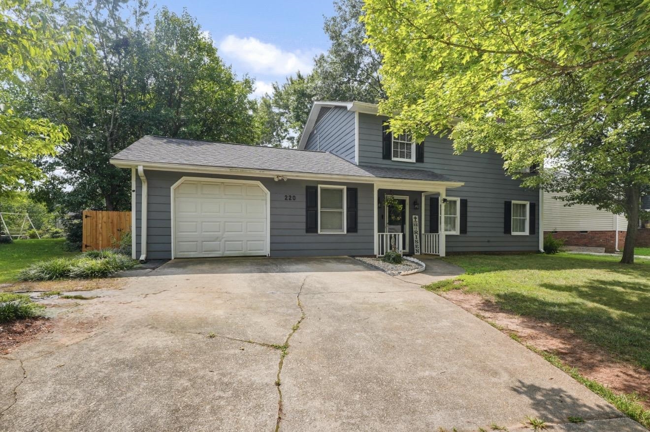 220 Heather Drive Property Photo 4