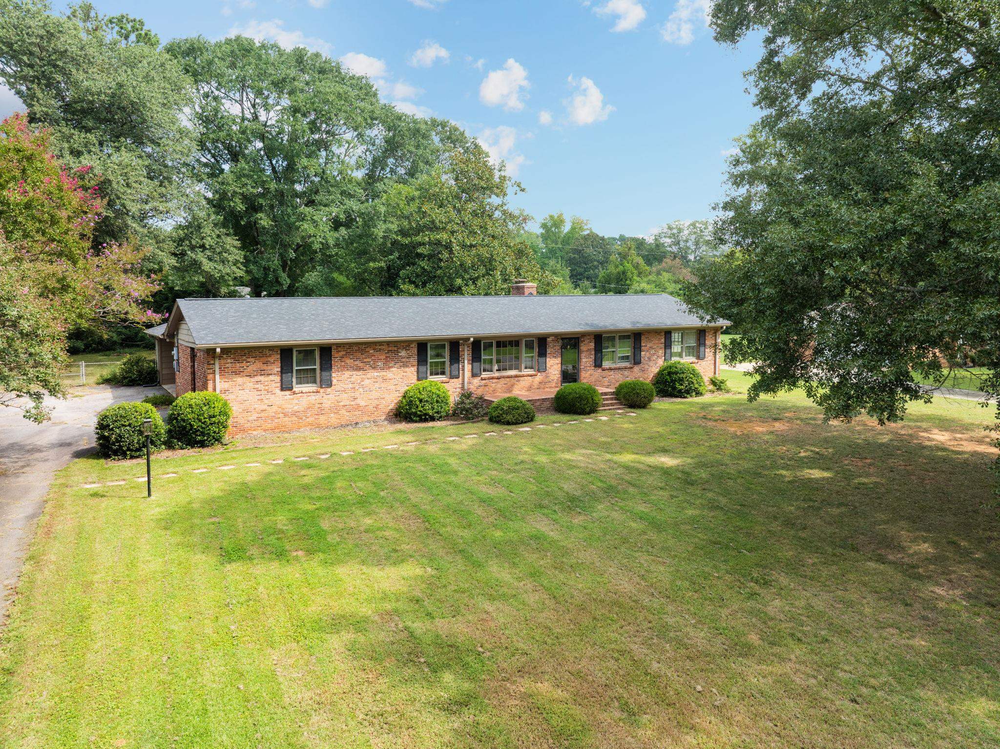 105 Thunderbird Place Property Photo 2
