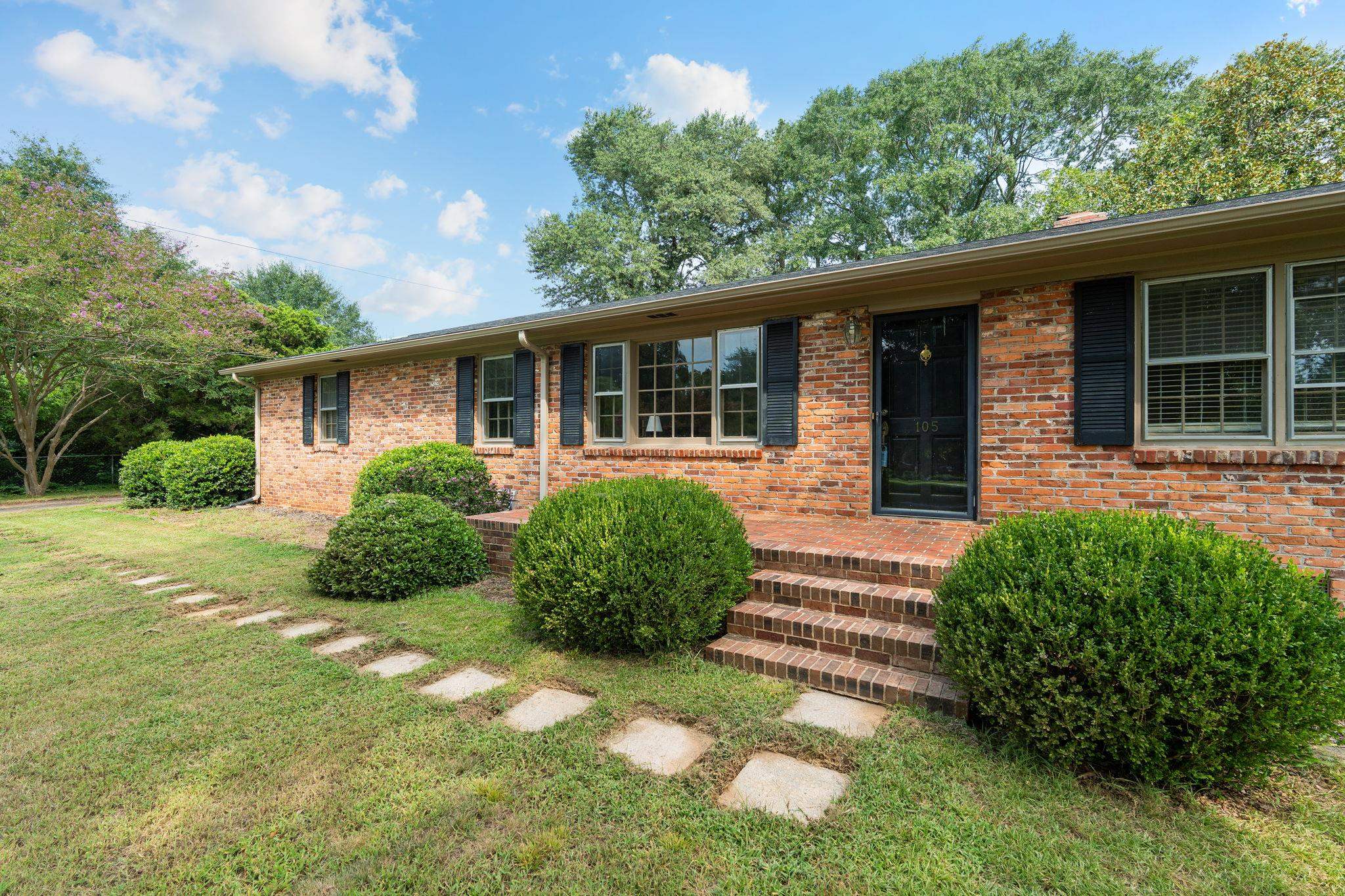 105 Thunderbird Place Property Photo 3