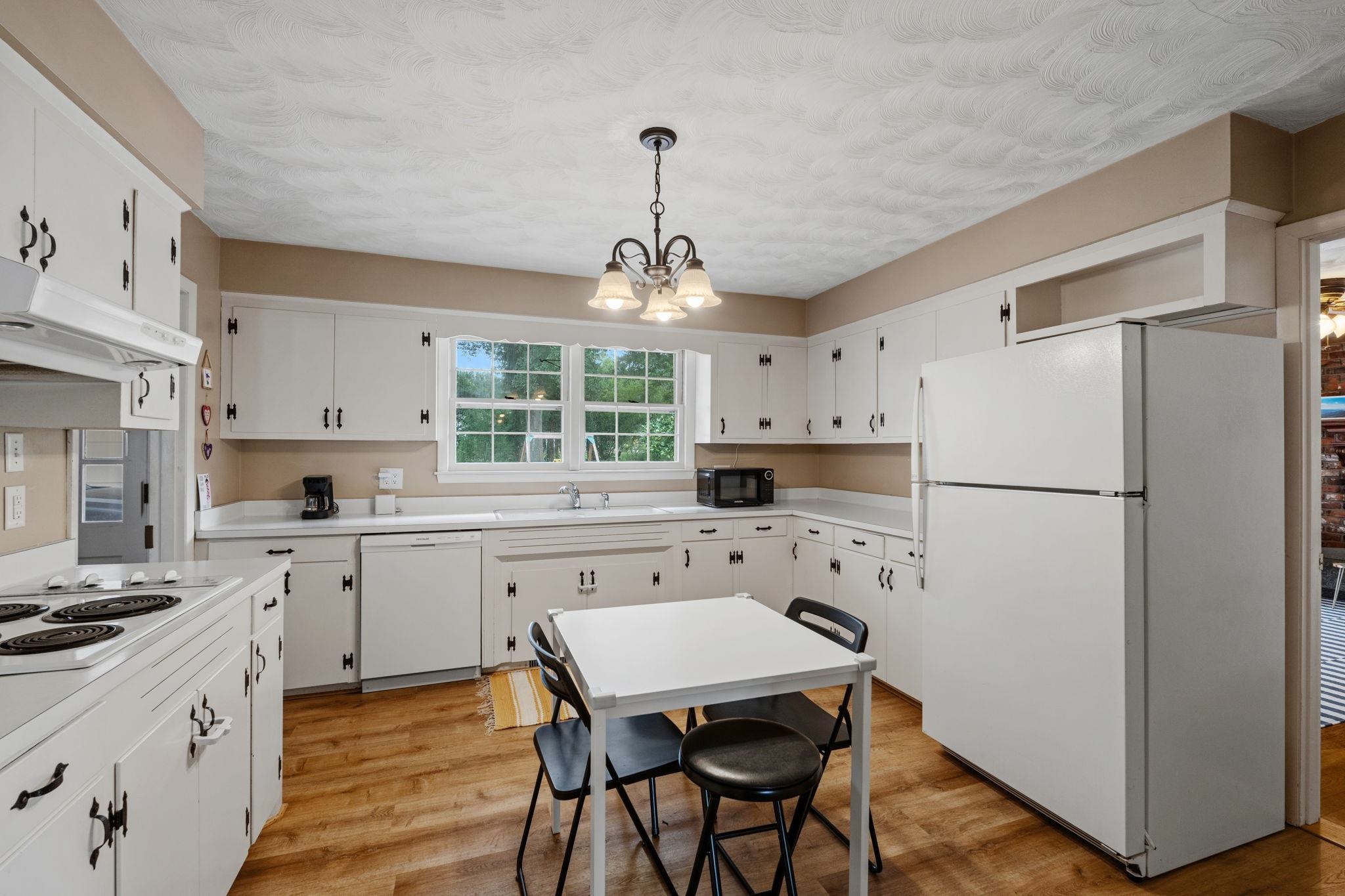 105 Thunderbird Place Property Photo 8