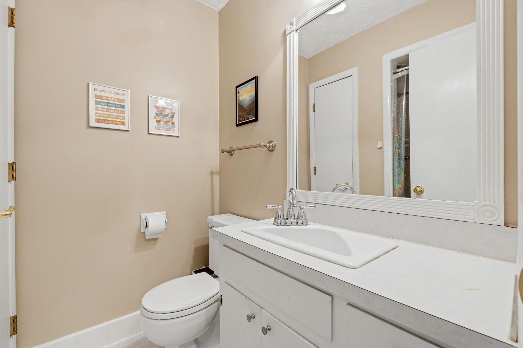 105 Thunderbird Place Property Photo 16