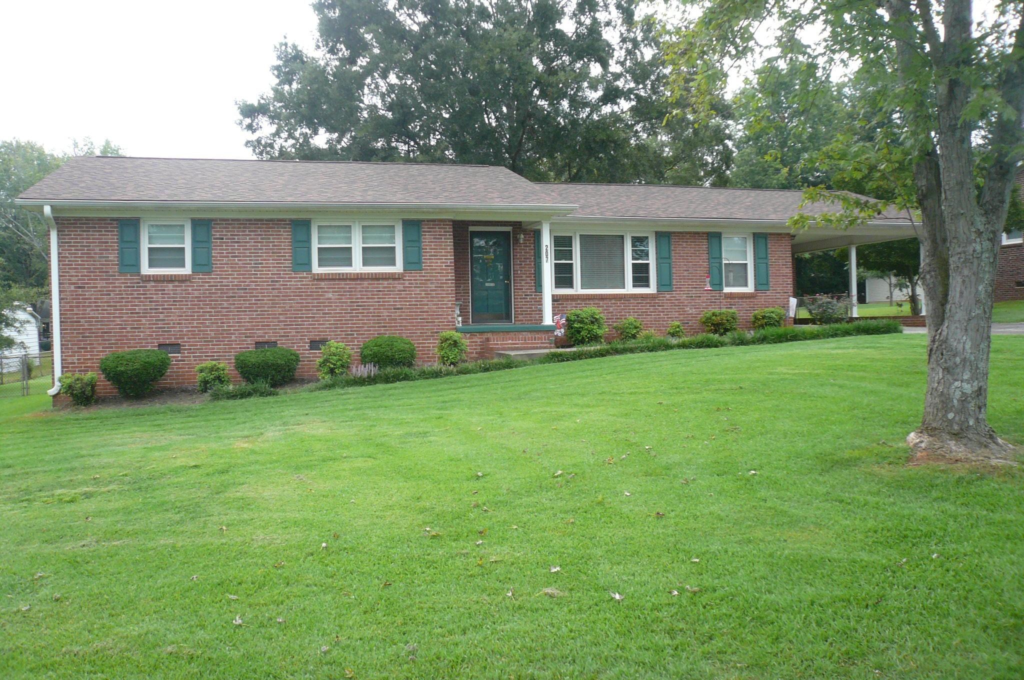 207 Ferndale Drive Property Photo 2