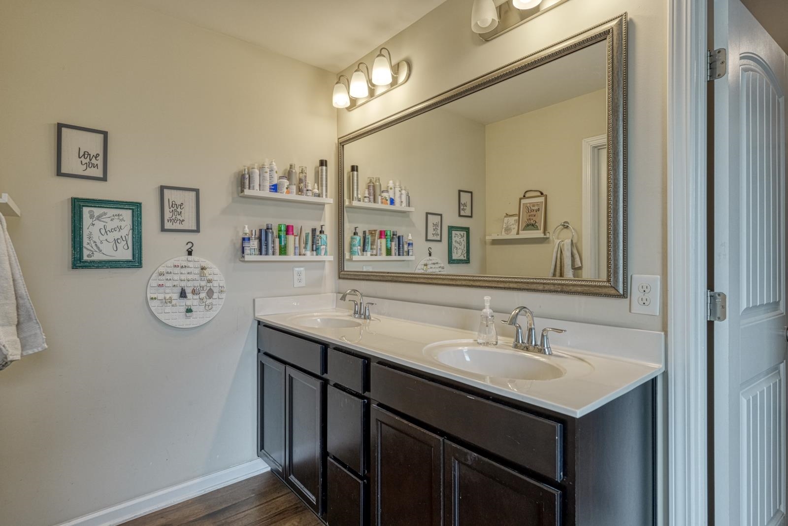 512 Furman Creek Court Property Photo 18