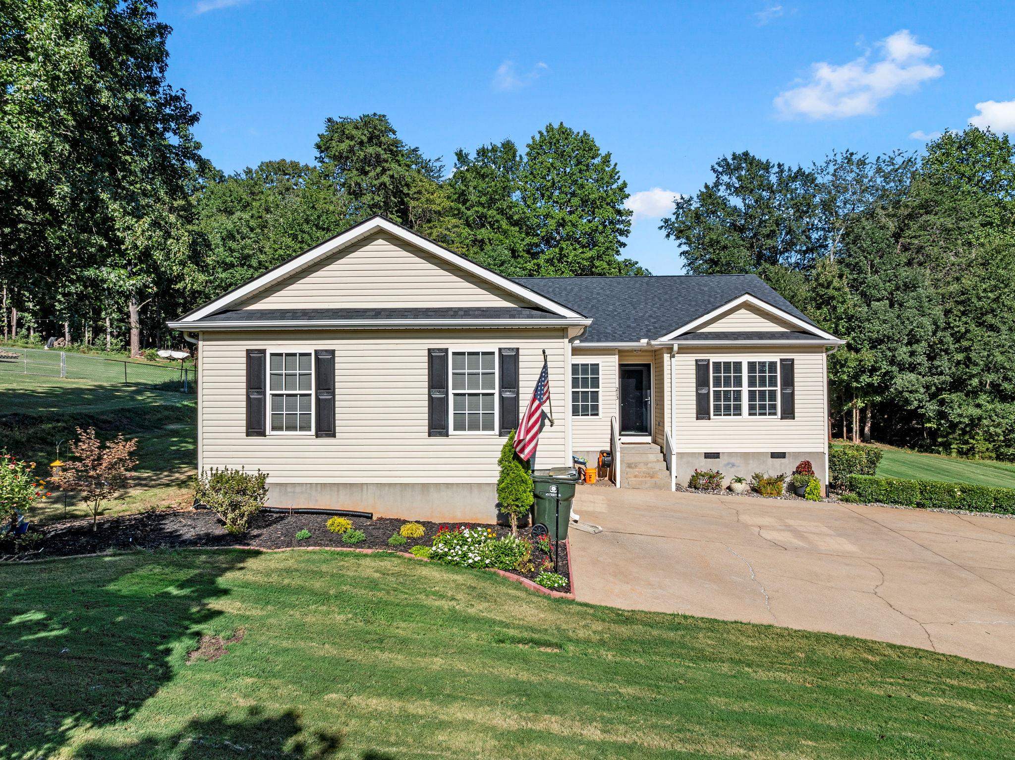 213 Anchors Away Drive Property Photo 2