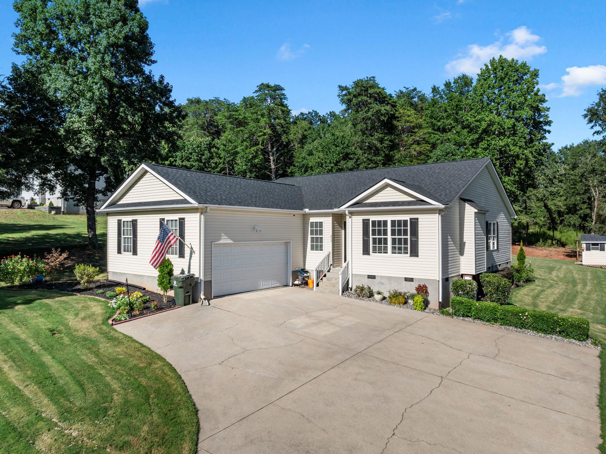 213 Anchors Away Drive Property Photo 3