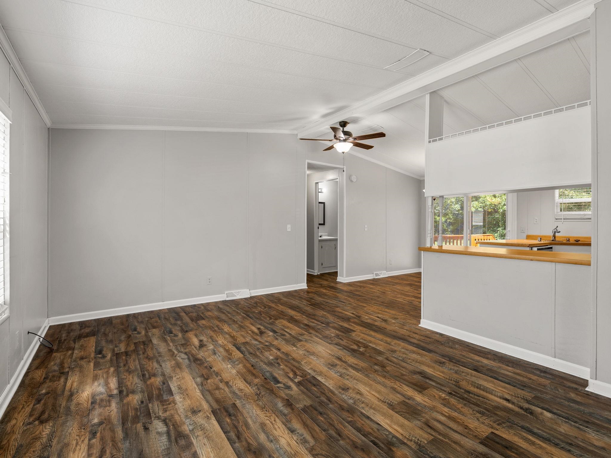 499 Murph Road Property Photo 6