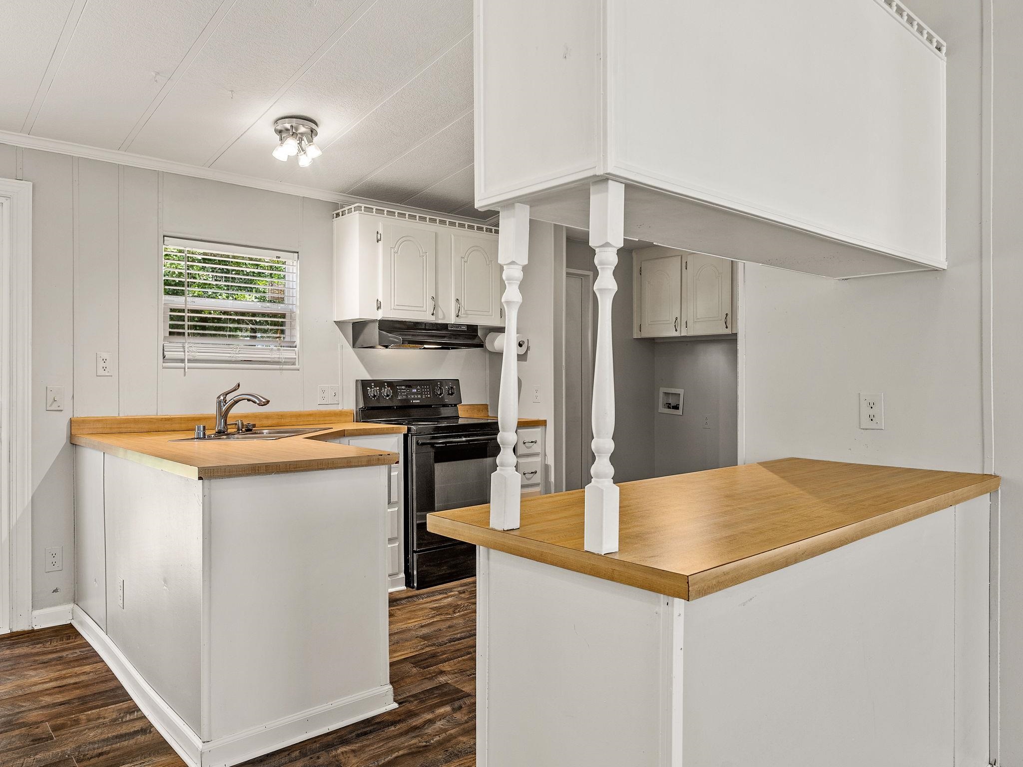 499 Murph Road Property Photo 9