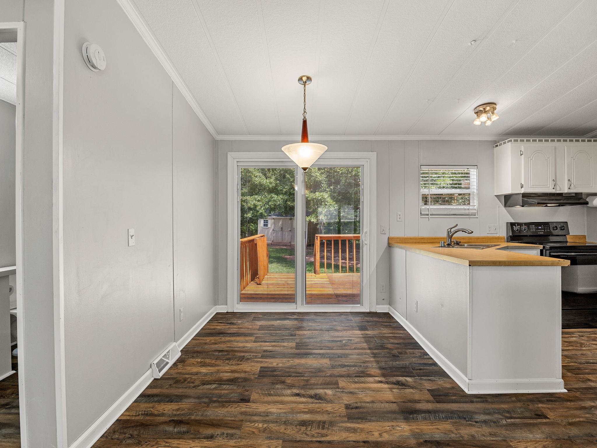 499 Murph Road Property Photo 10