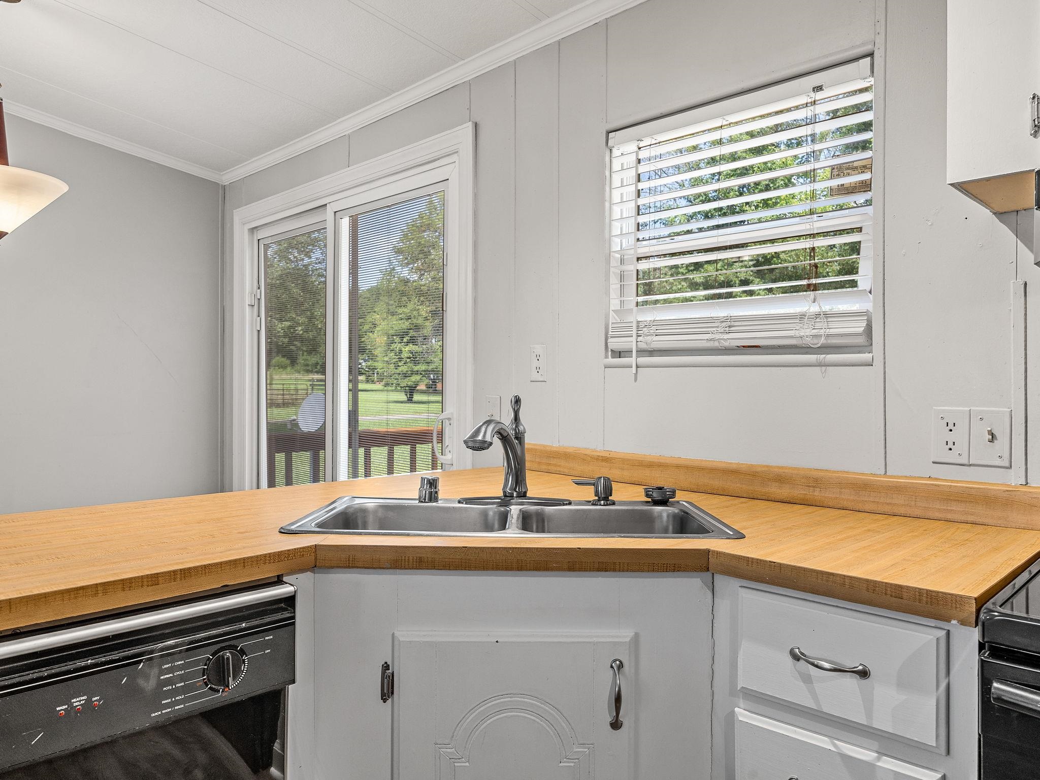 499 Murph Road Property Photo 14