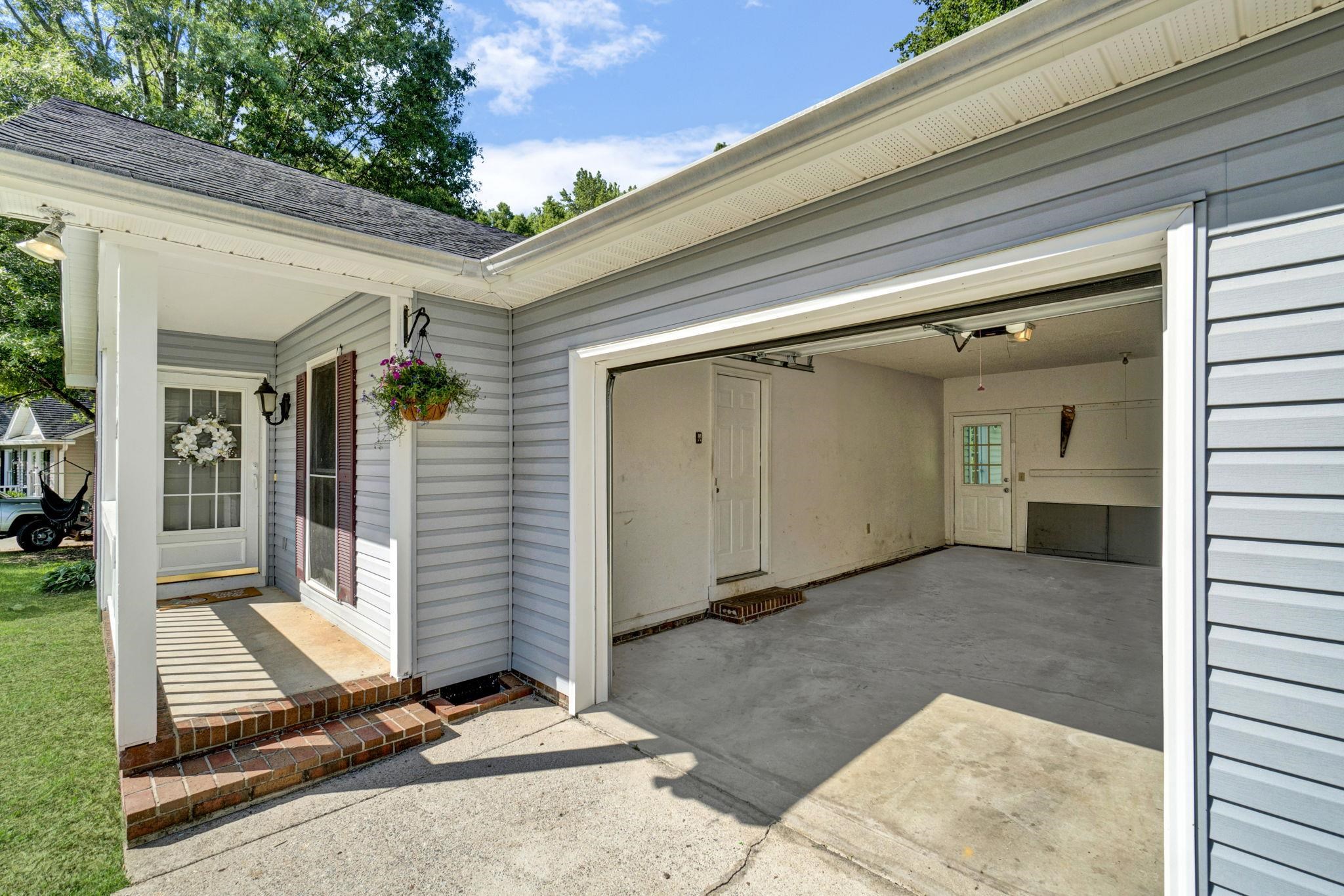 310 Dunwoody Drive Property Photo 5
