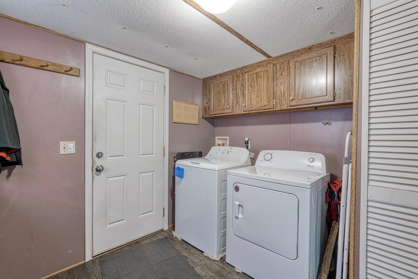 9 W Tyger Court Property Photo 4