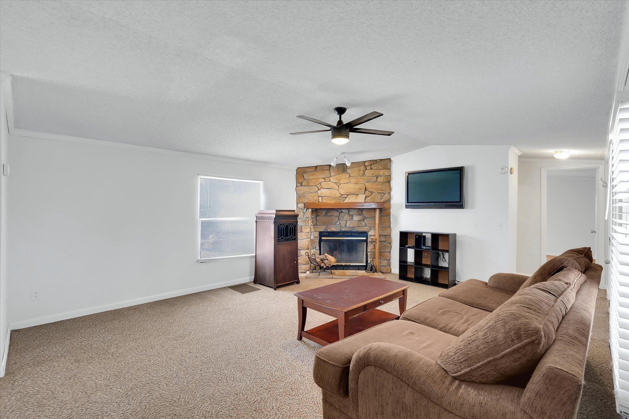210 Elaine Drive Property Photo 4