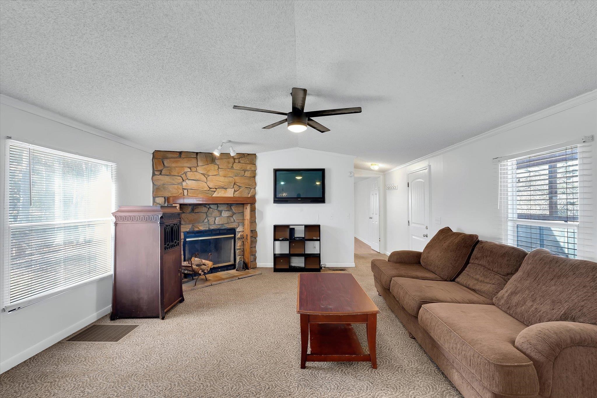 210 Elaine Drive Property Photo 5