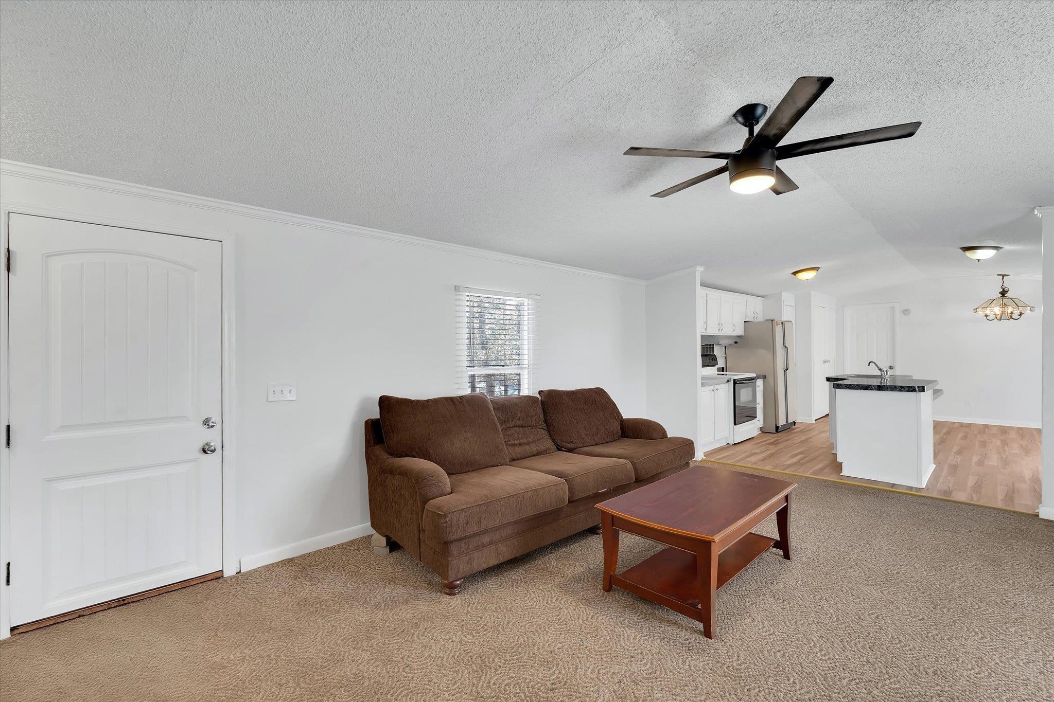 210 Elaine Drive Property Photo 7