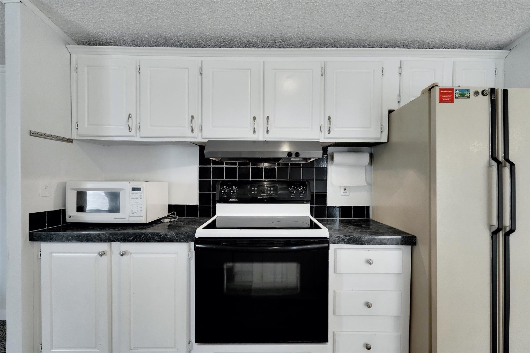 210 Elaine Drive Property Photo 10