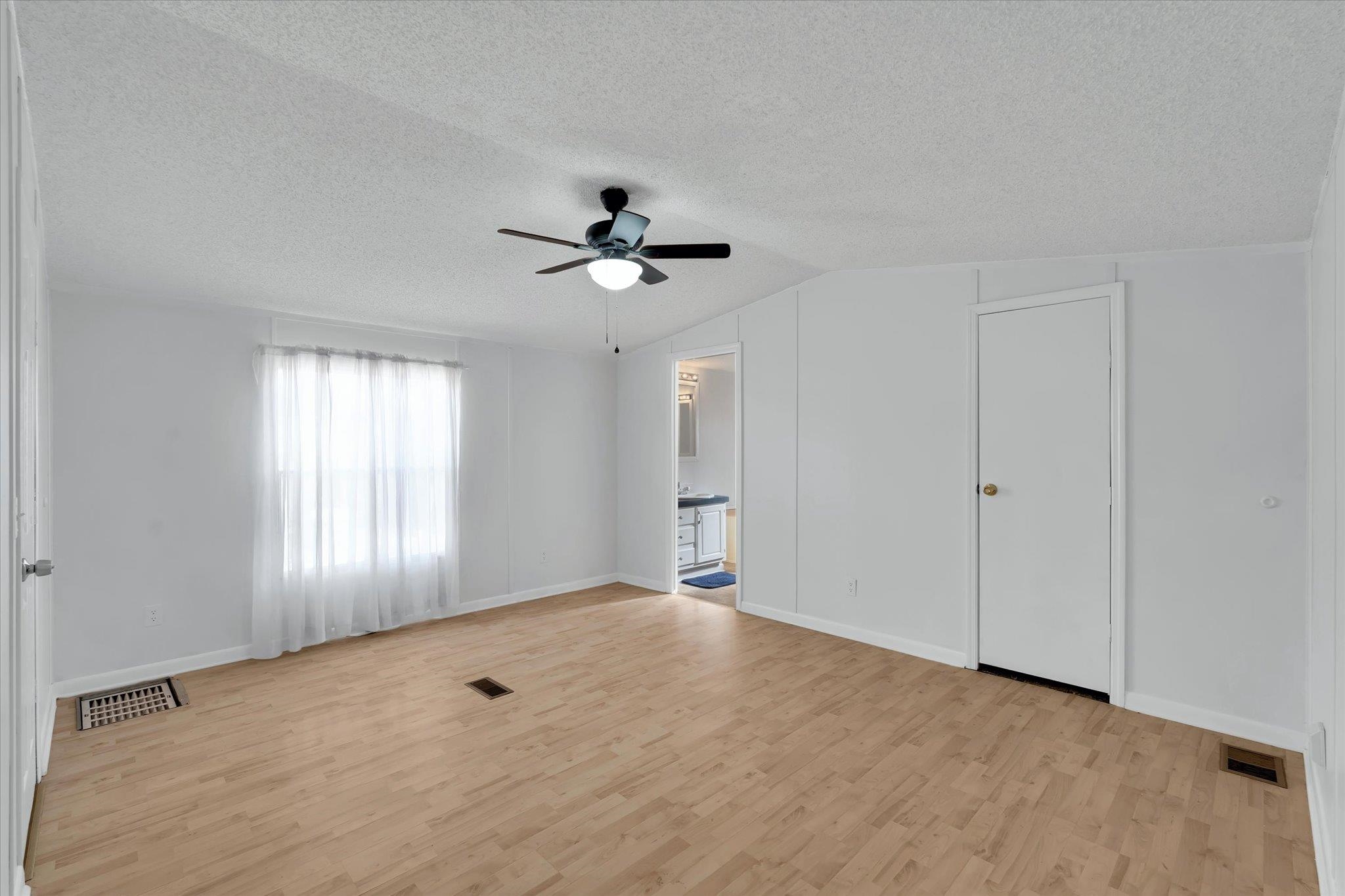 210 Elaine Drive Property Photo 16