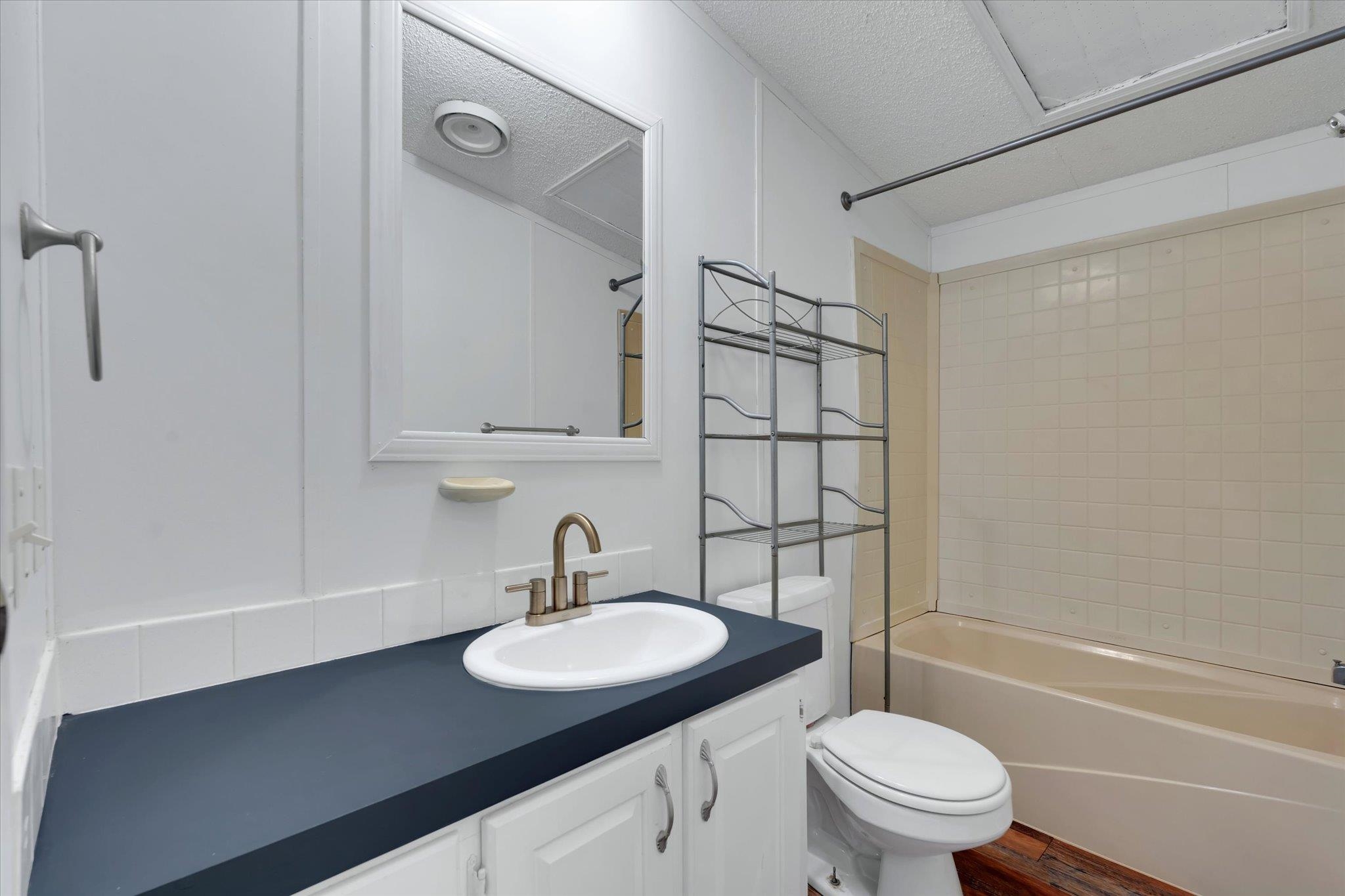 210 Elaine Drive Property Photo 24