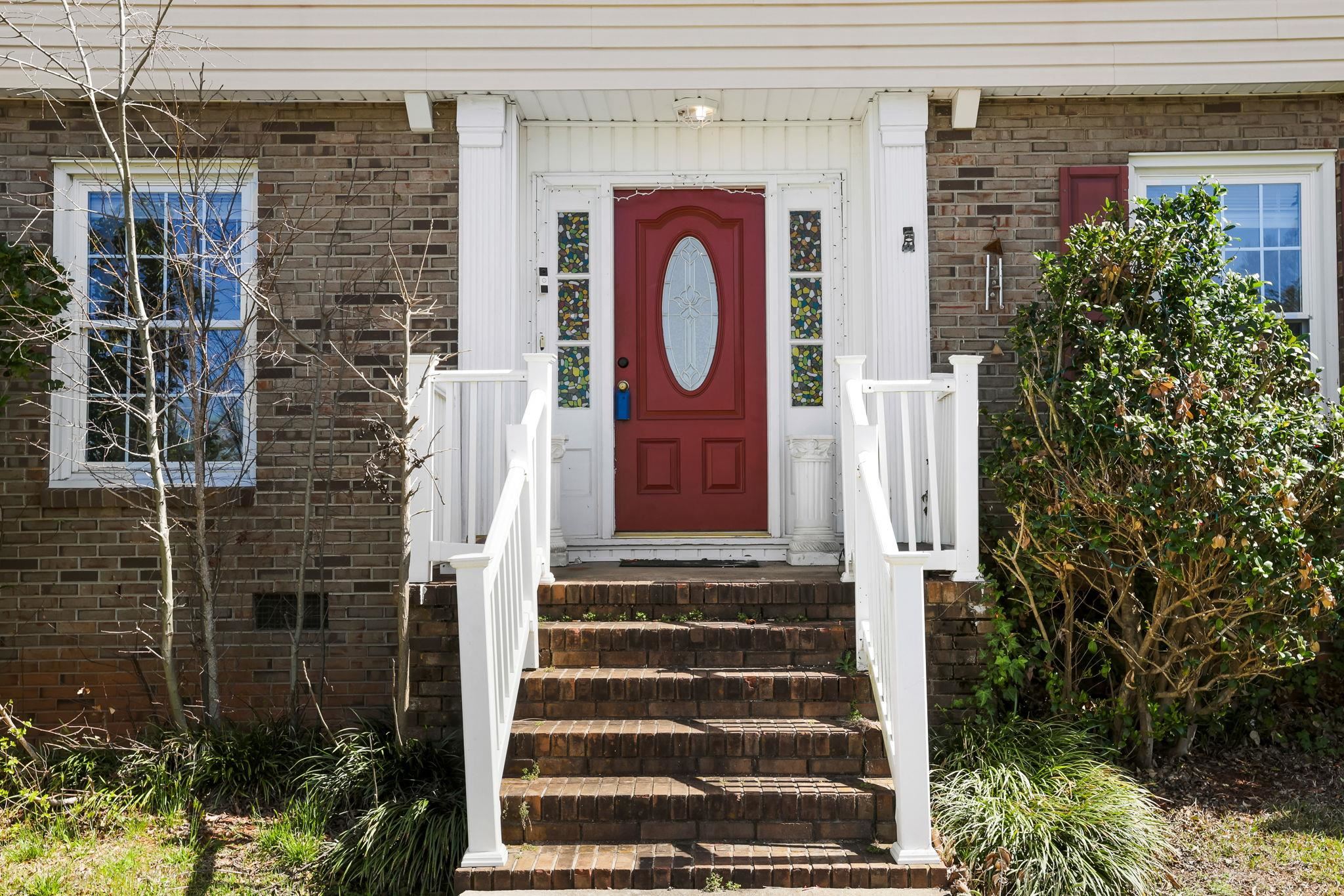 200 Yorkshire Drive Property Photo 2