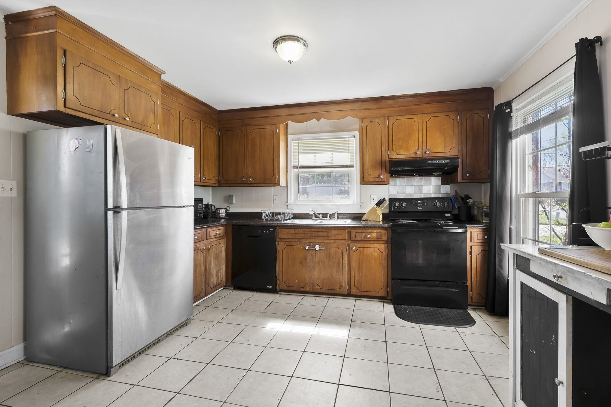 200 Yorkshire Drive Property Photo 9
