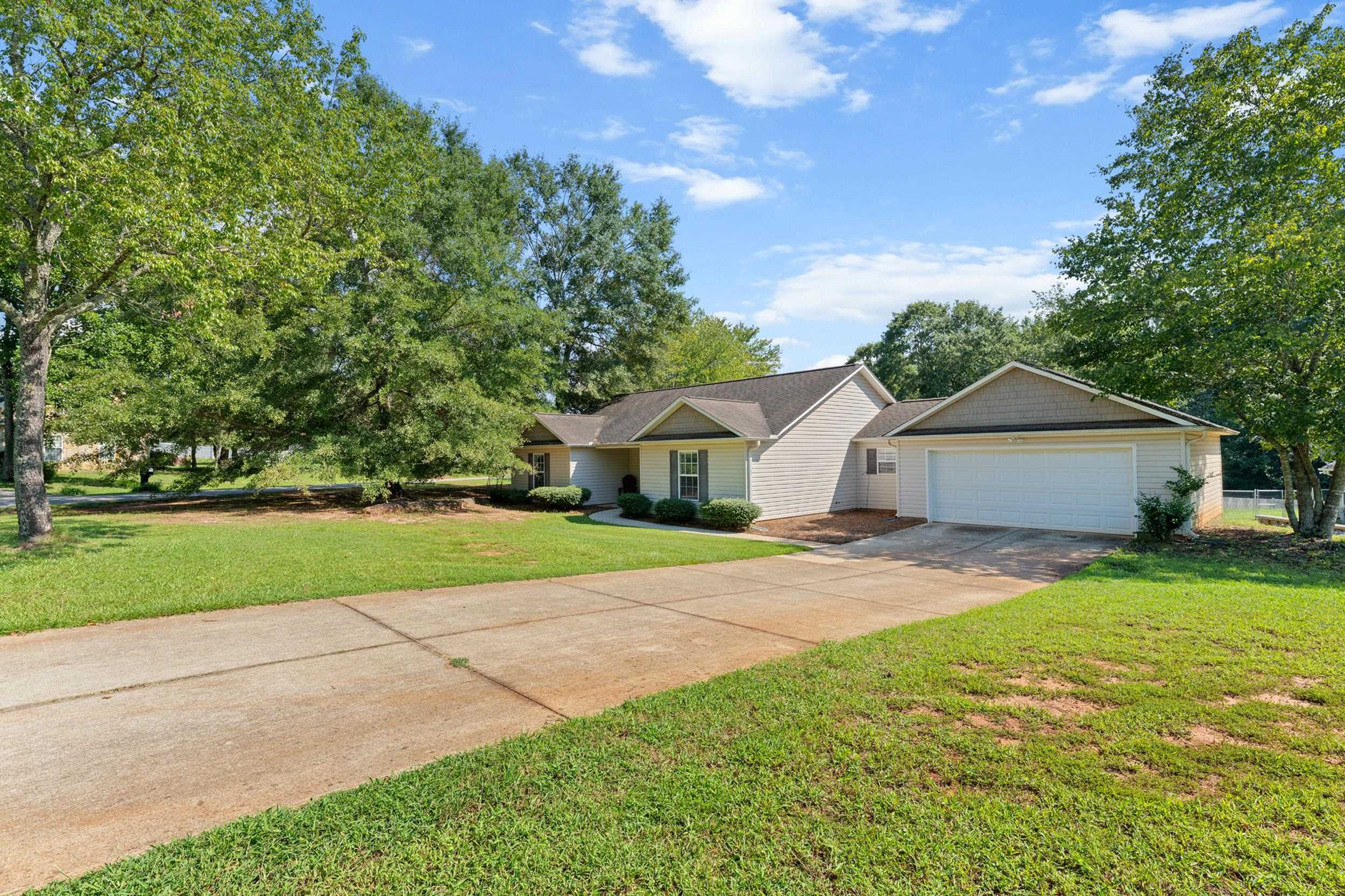 217 Shady Spring Way Property Photo 5