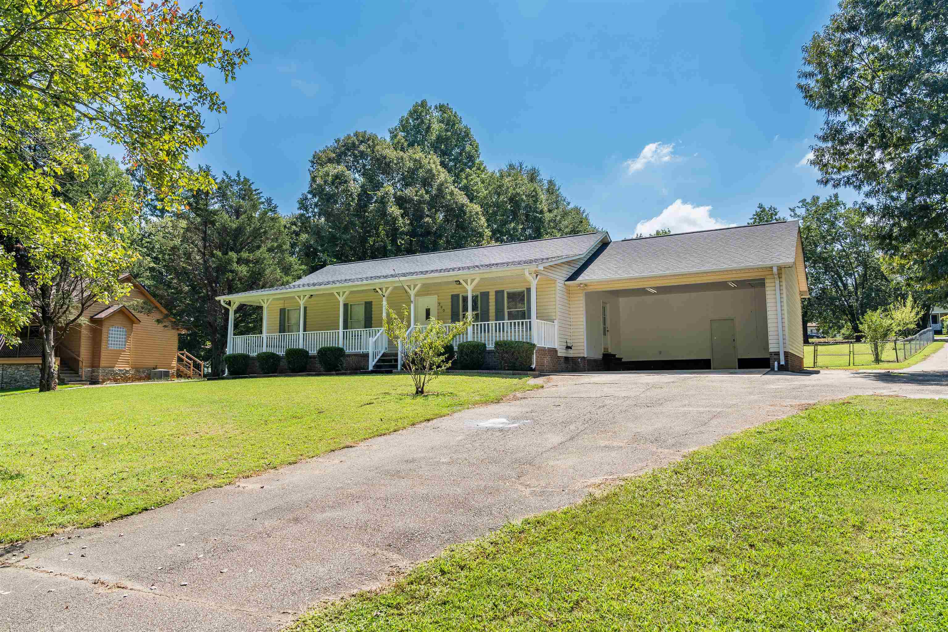 290 Cedar Canyon Dr. Property Photo 2