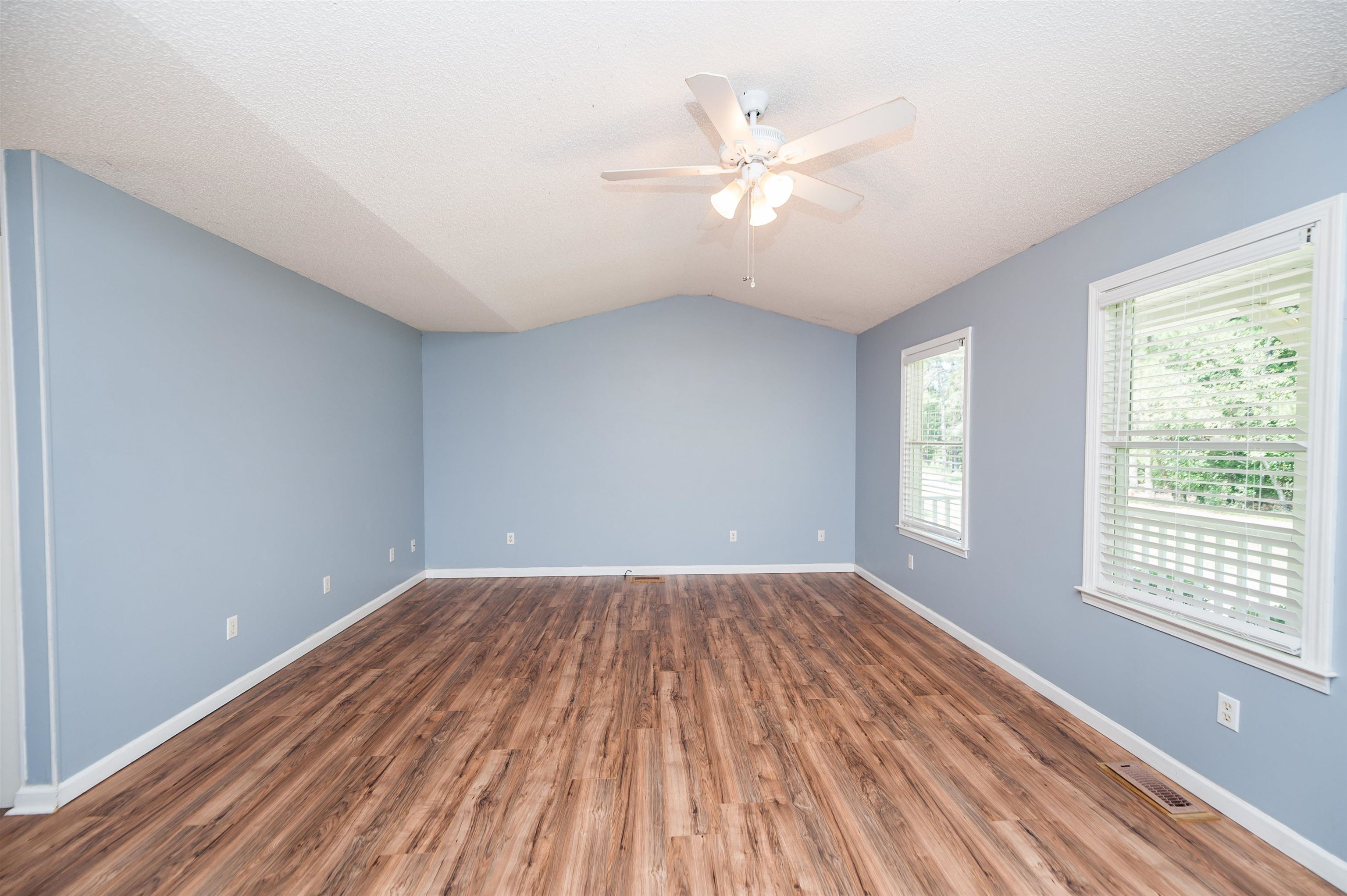 290 Cedar Canyon Dr. Property Photo 9