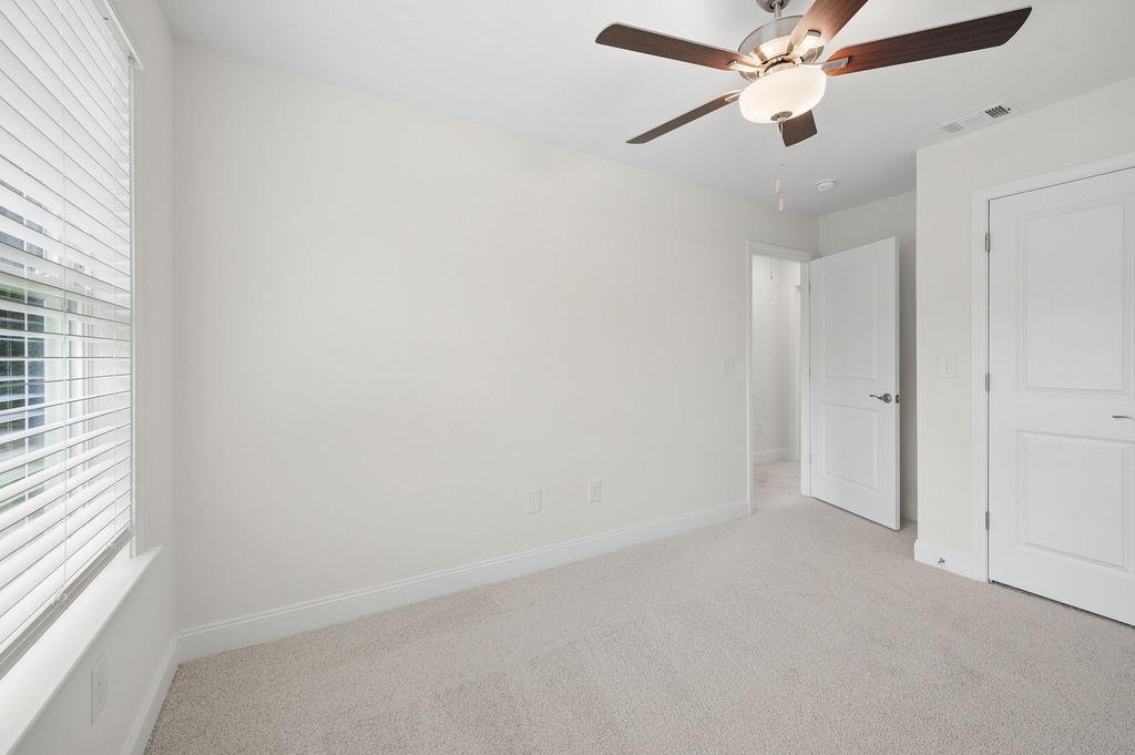 670 Saxon Avenue Property Photo 14