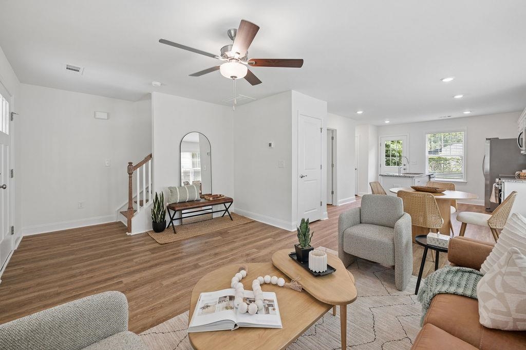 670 Saxon Avenue Property Photo 15