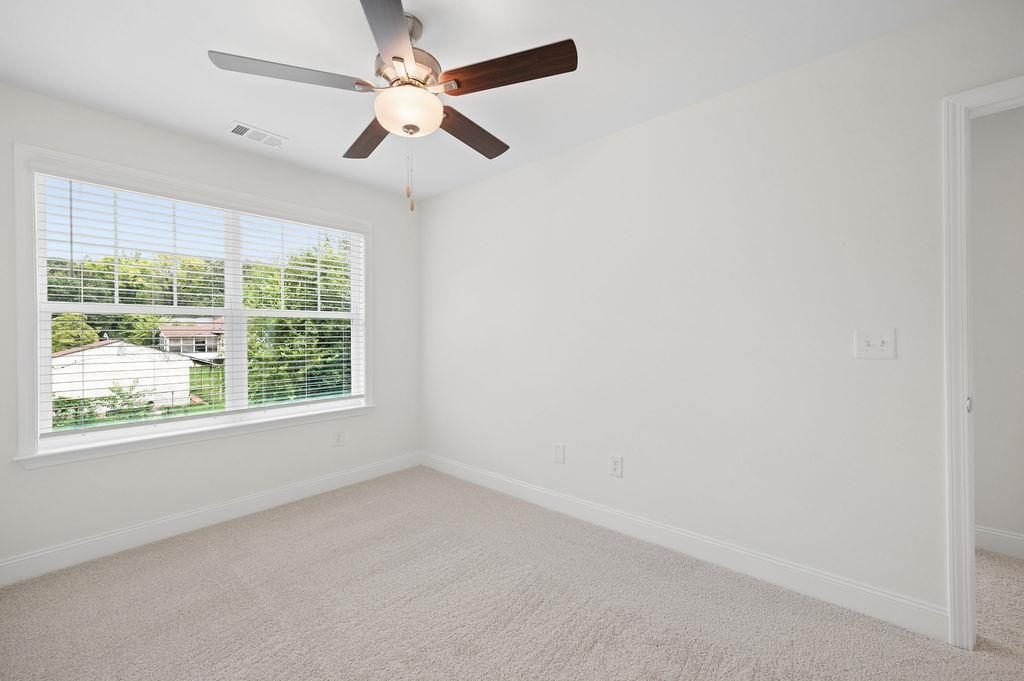 670 Saxon Avenue Property Photo 17