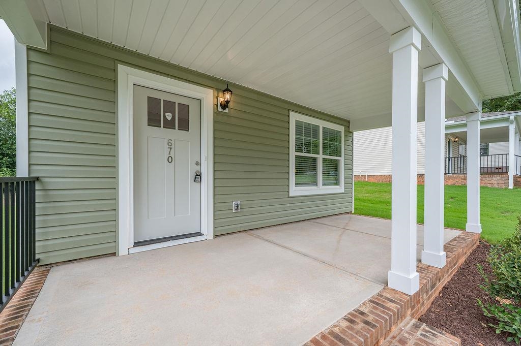 670 Saxon Avenue Property Photo 25
