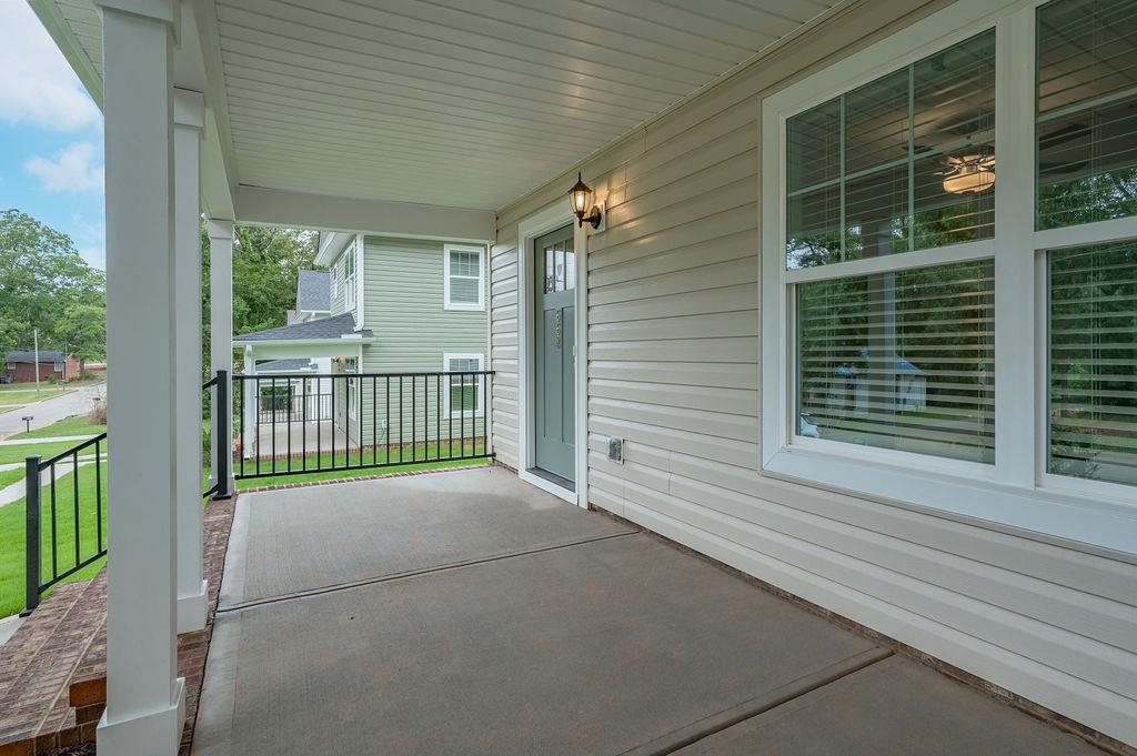 668 Saxon Avenue Property Photo 4
