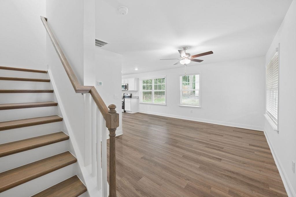 668 Saxon Avenue Property Photo 7