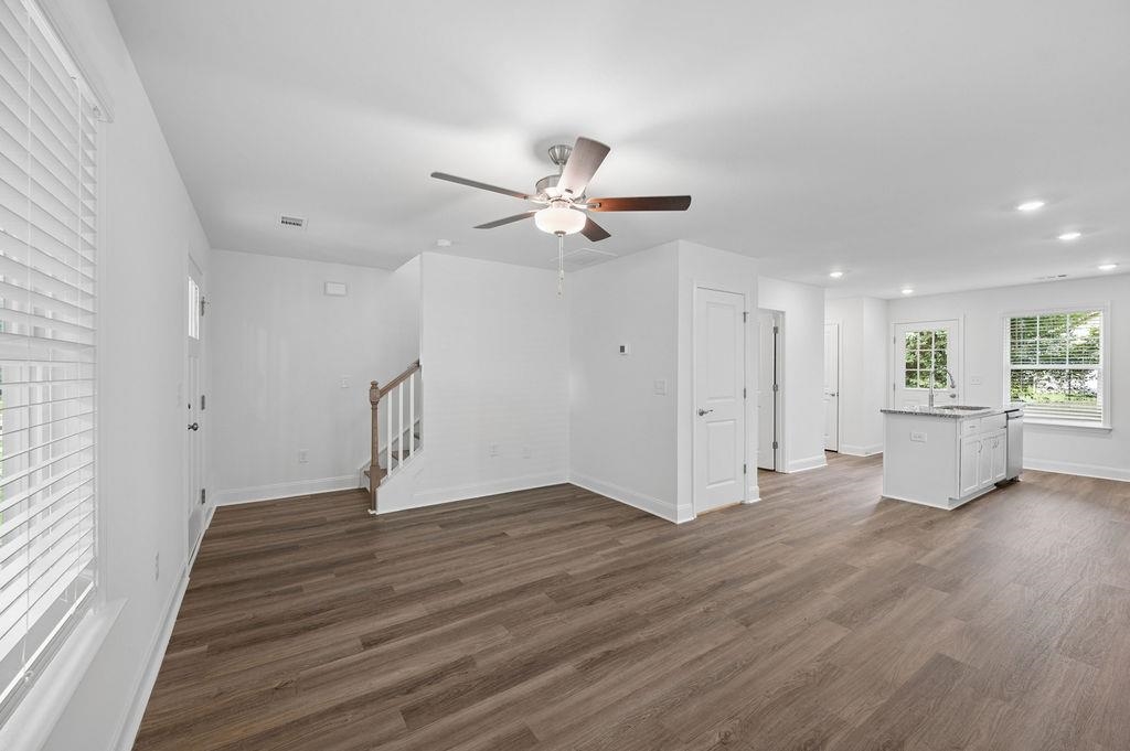 668 Saxon Avenue Property Photo 8
